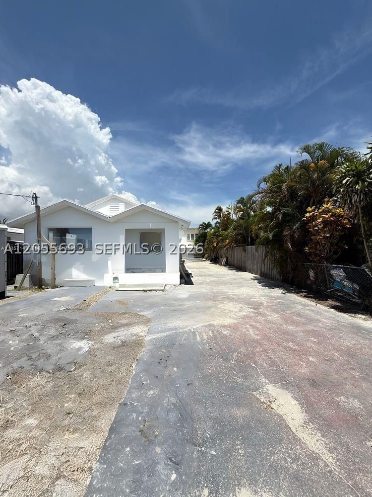 2235 SW 15th St Miami, FL 33145