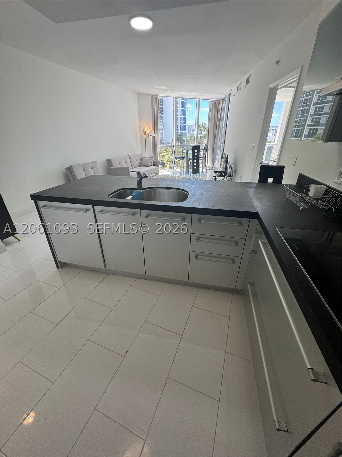 18201 Collins Ave #608