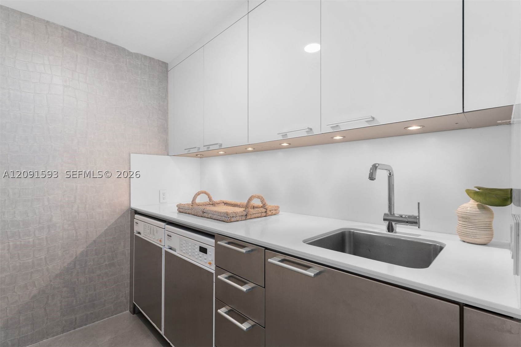 6799 Collins Ave #LPH02 Miami Beach, FL 33141