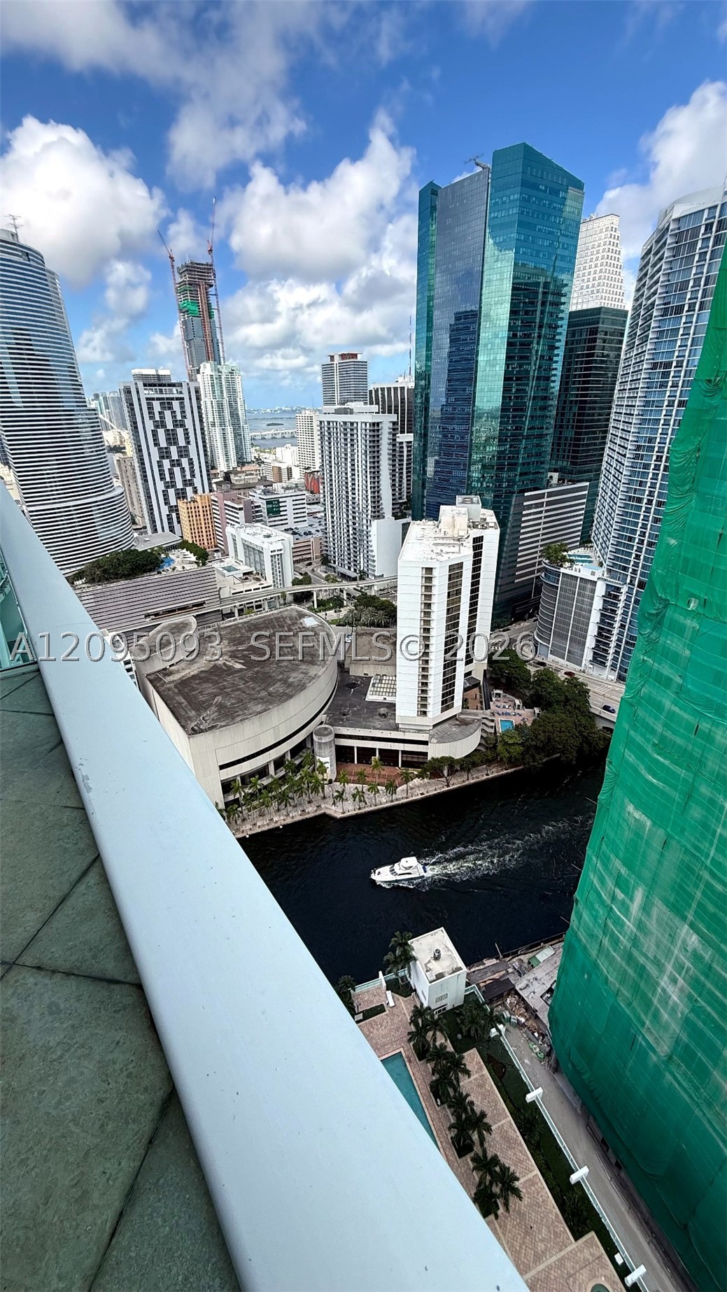 image Brickell on the River North15