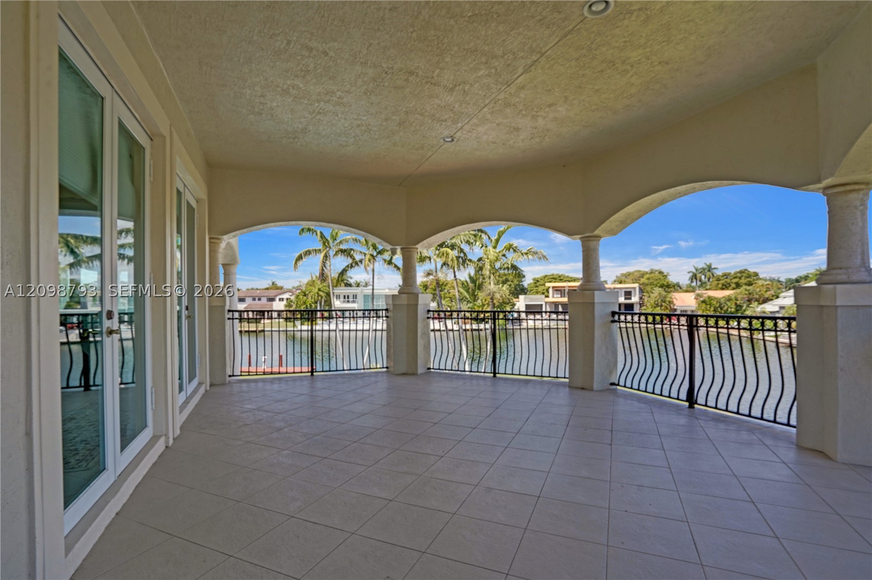 1130 Harbor Ct Hollywood, FL 33019