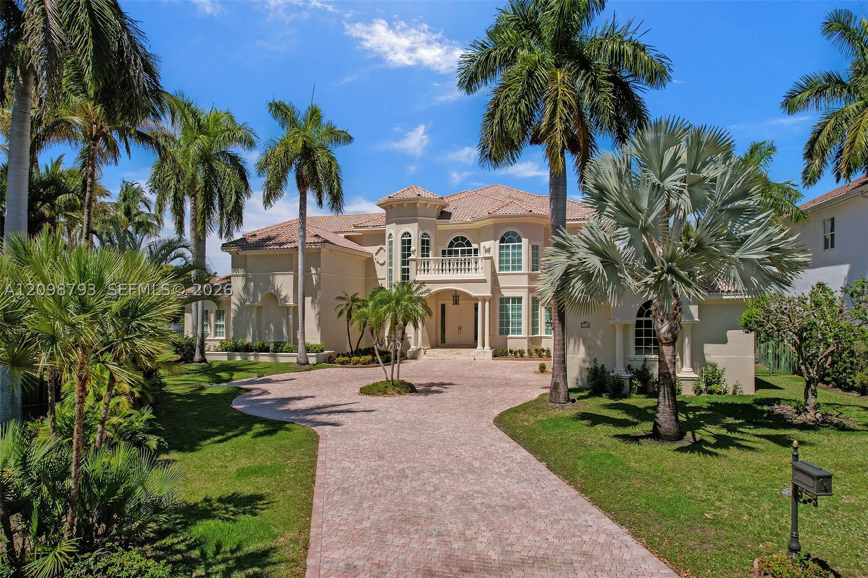 1130 Harbor Ct Hollywood, FL 33019