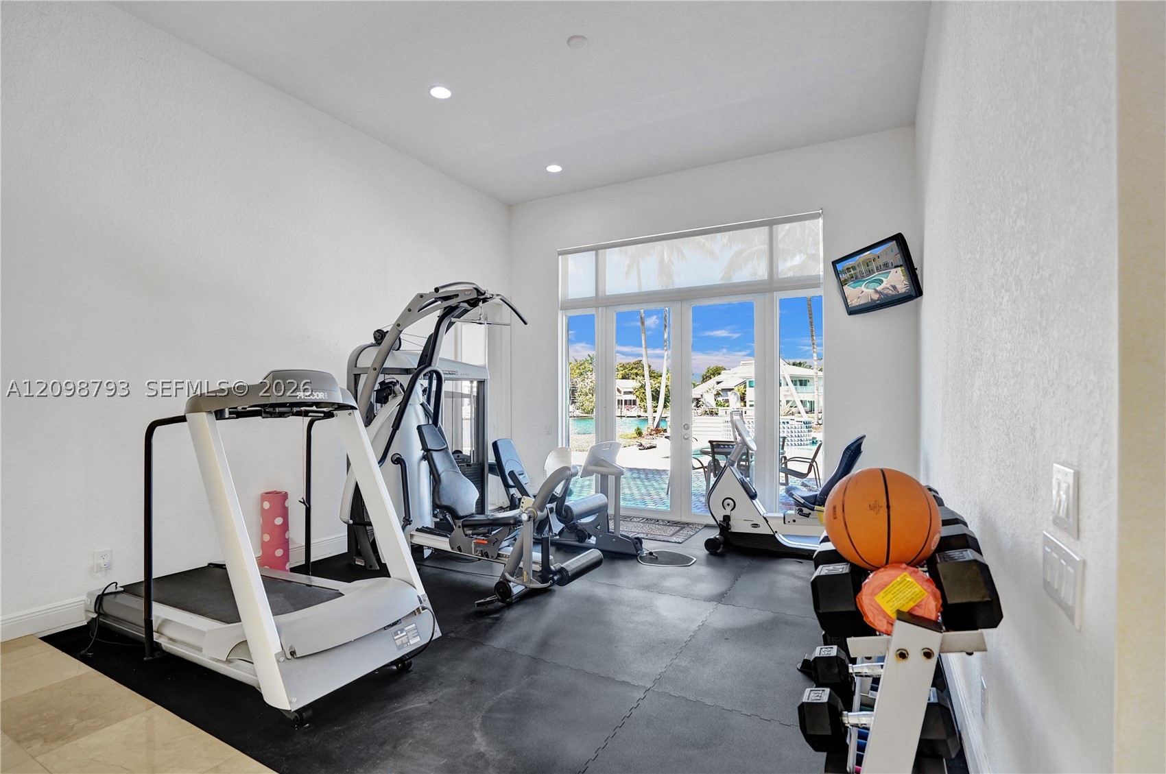 1130 Harbor Ct Hollywood, FL 33019
