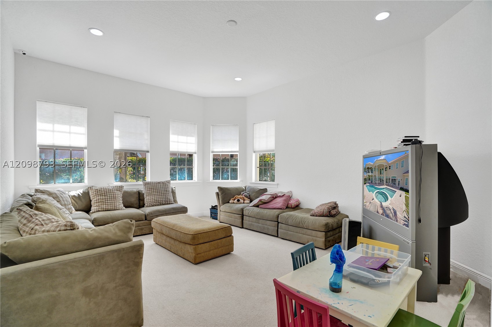 1130 Harbor Ct Hollywood, FL 33019