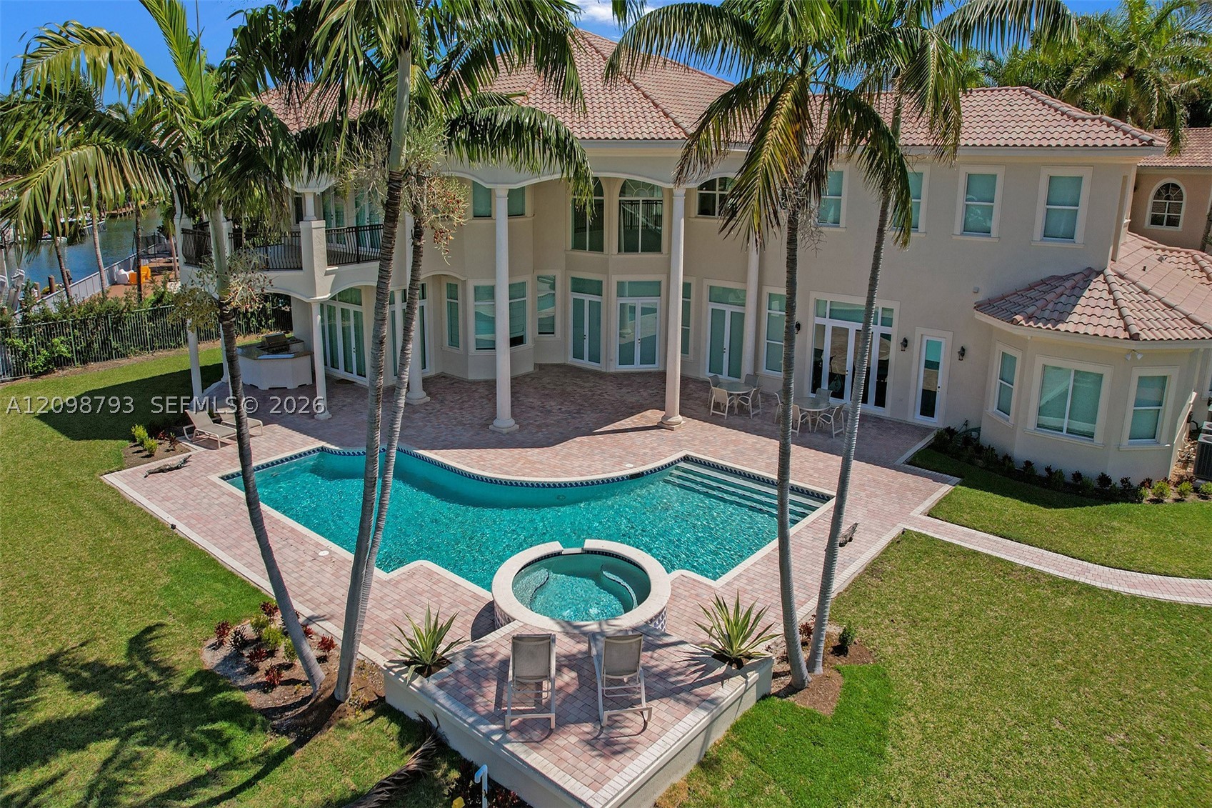 1130 Harbor Ct Hollywood, FL 33019