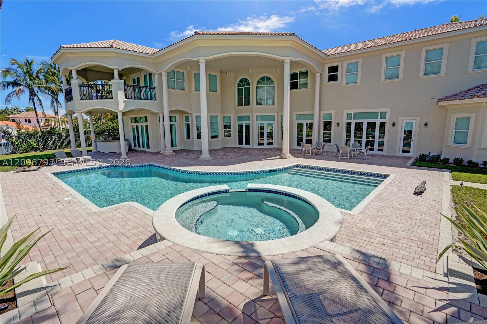 1130 Harbor Ct Hollywood, FL 33019