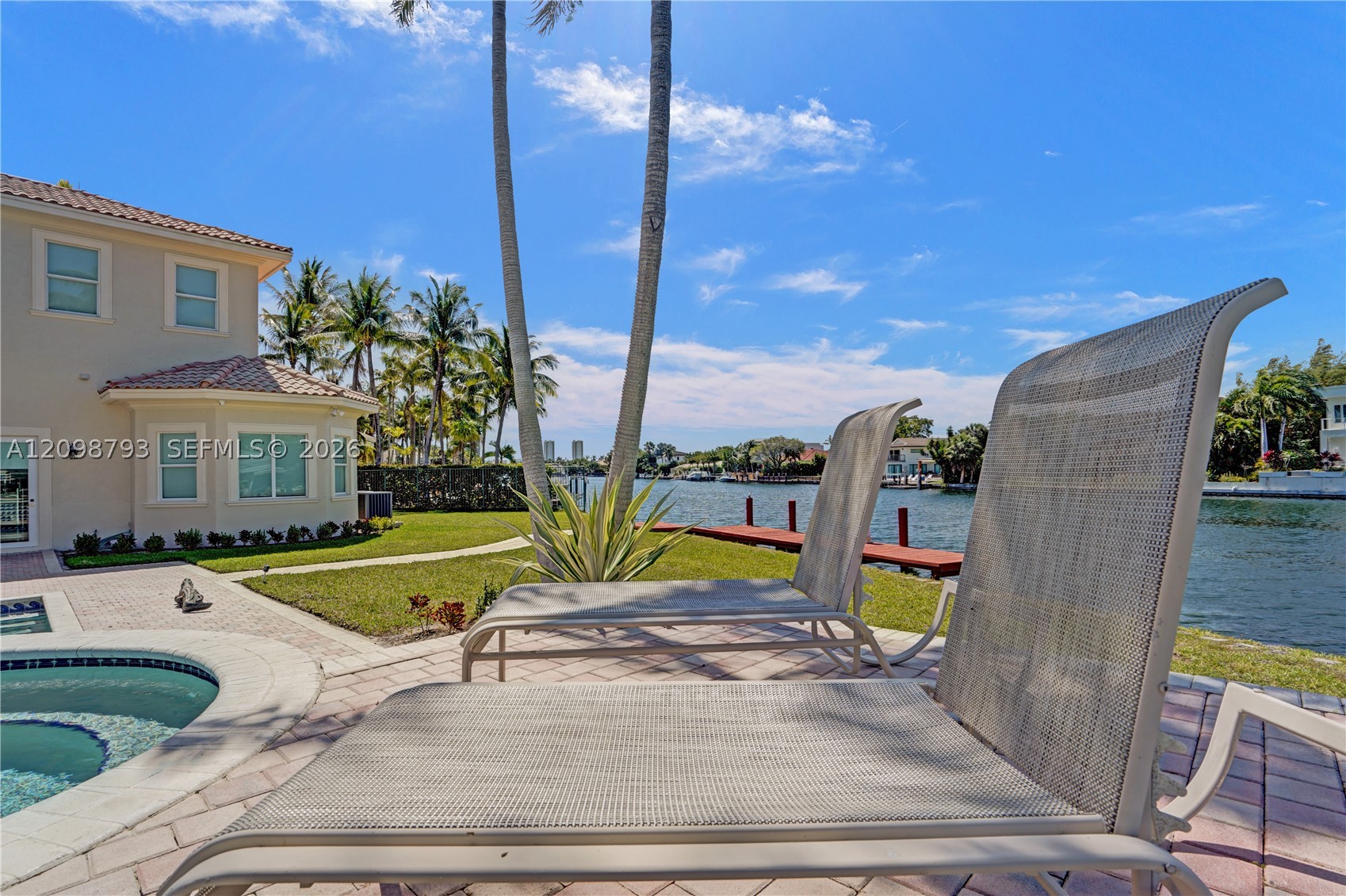 1130 Harbor Ct Hollywood, FL 33019