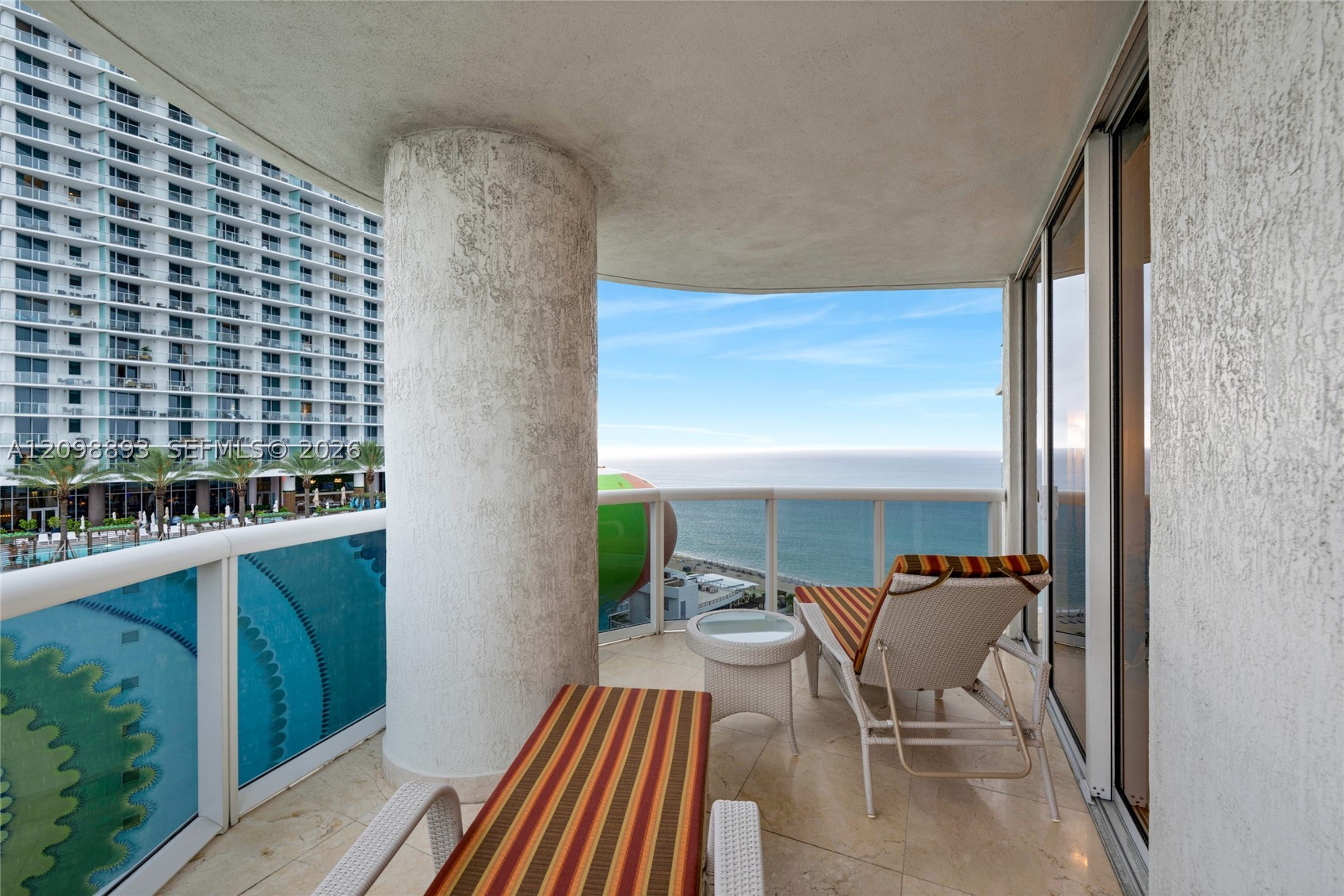 image Beach Club 327