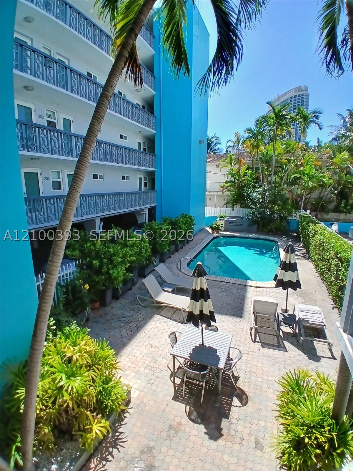 1400 Lincoln Rd #301