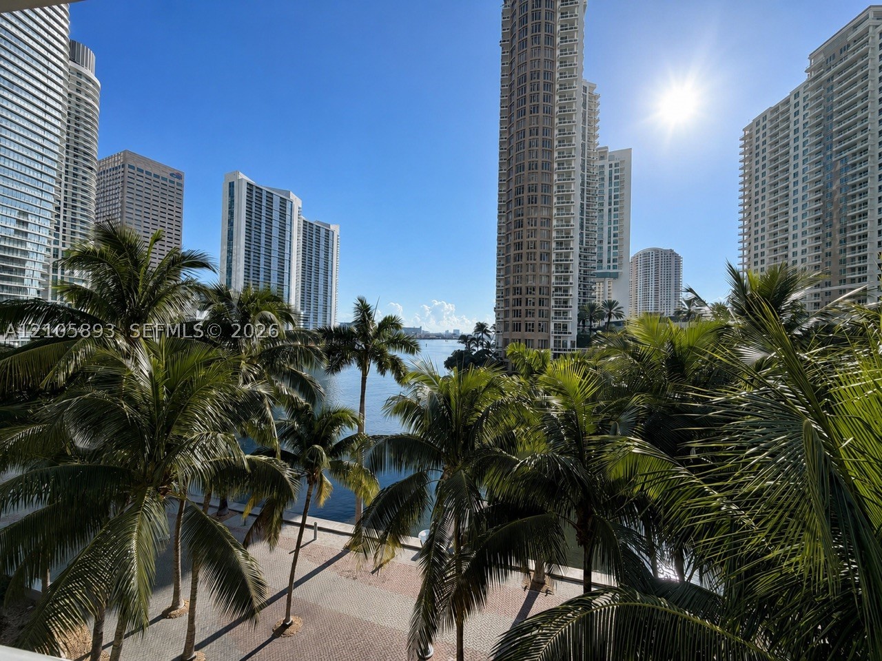image Icon Brickell I7