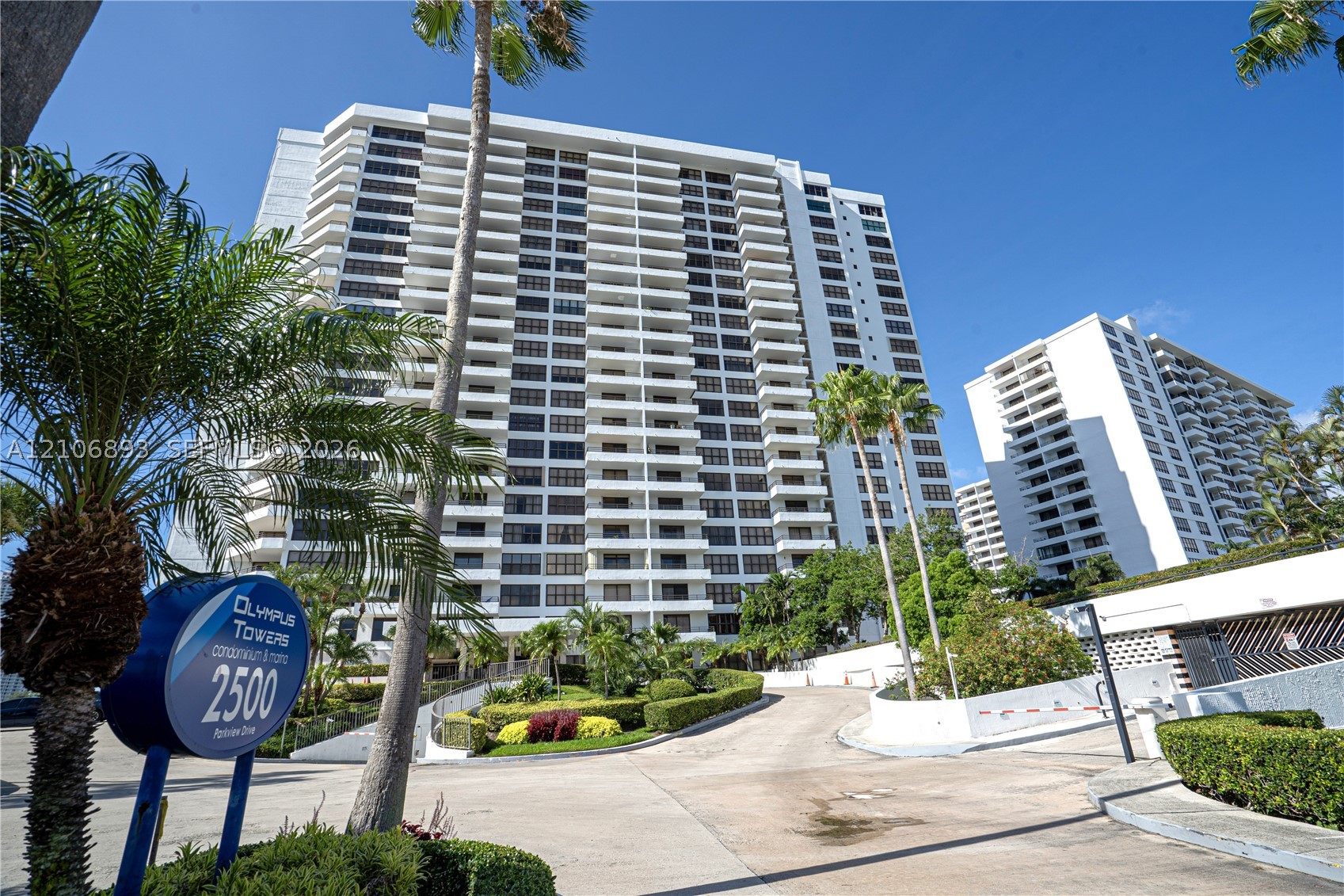 2500 Parkview Dr #2020