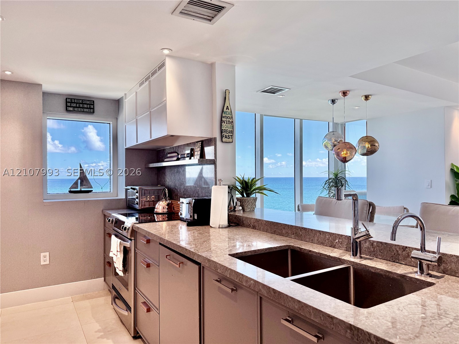 image Harbour House14