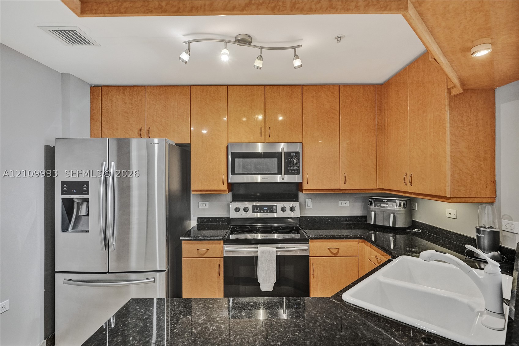 801 Brickell Key Blvd #808 Miami, FL 33131