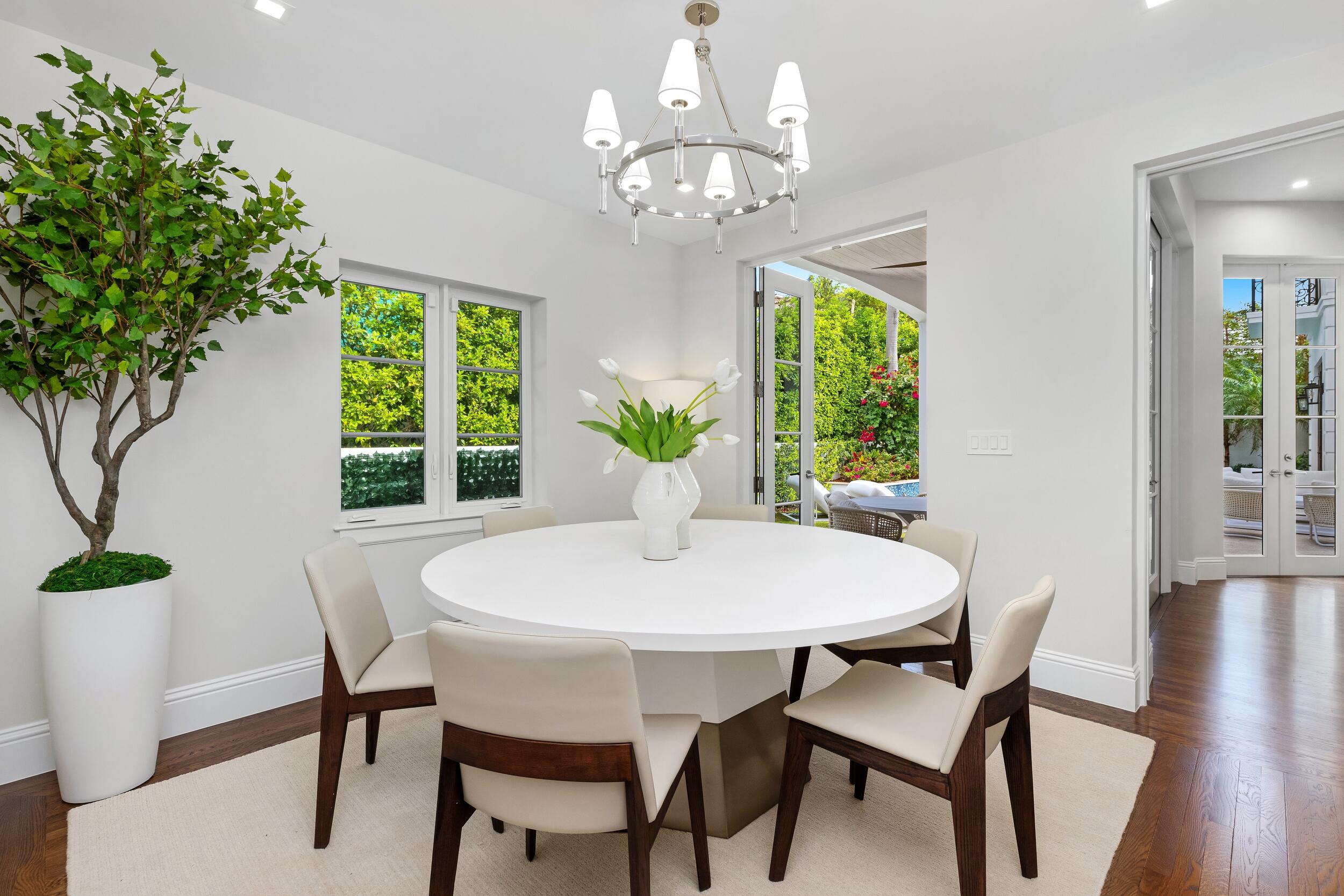 125 Via Vizcaya Palm Beach, FL 33480