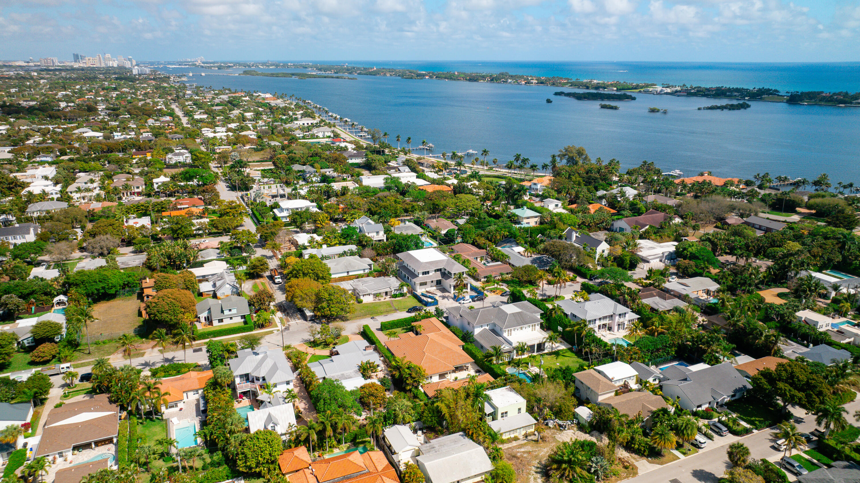 145 Alhambra West Palm Beach, FL 33405