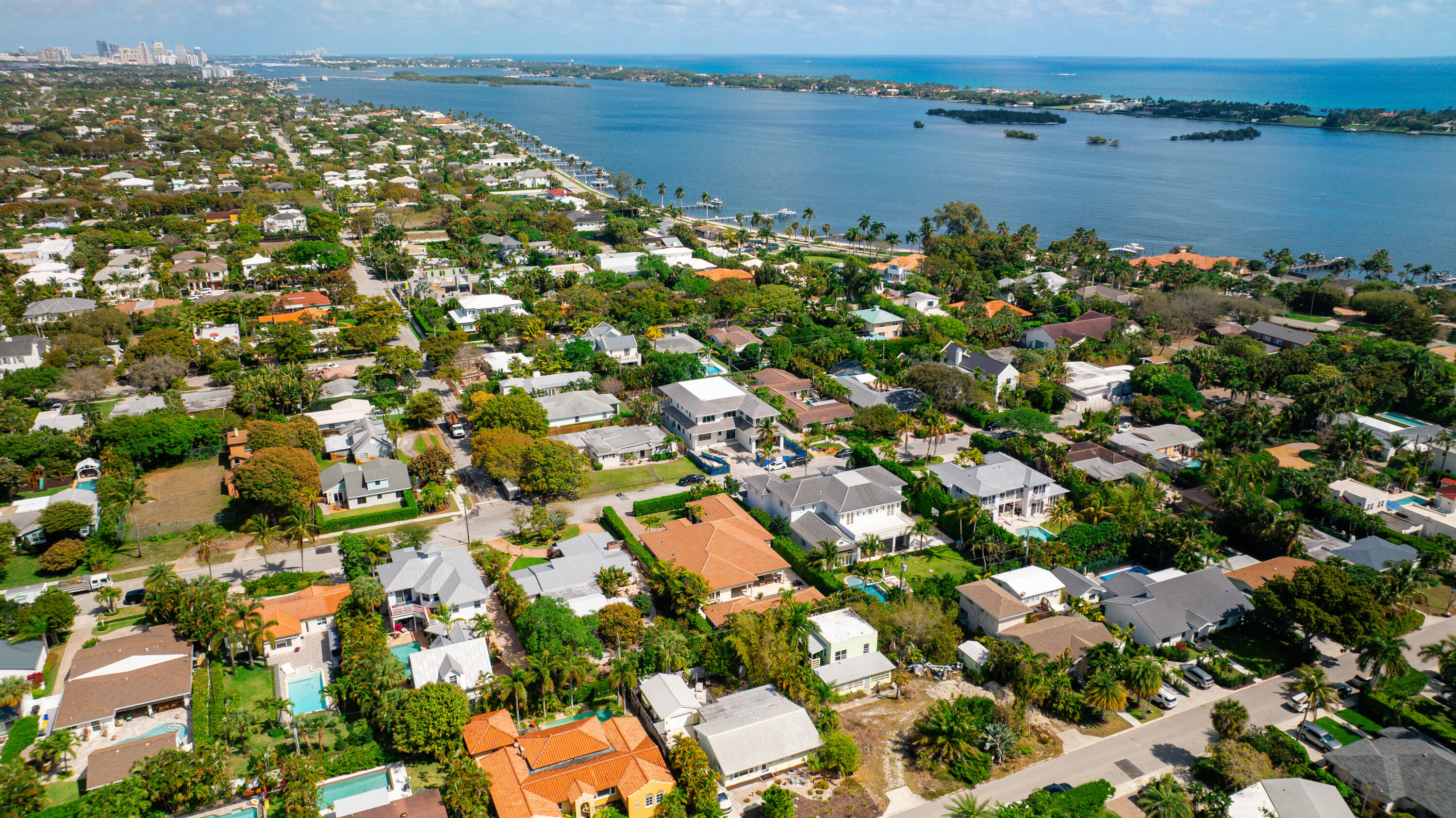 145 Alhambra West Palm Beach, FL 33405