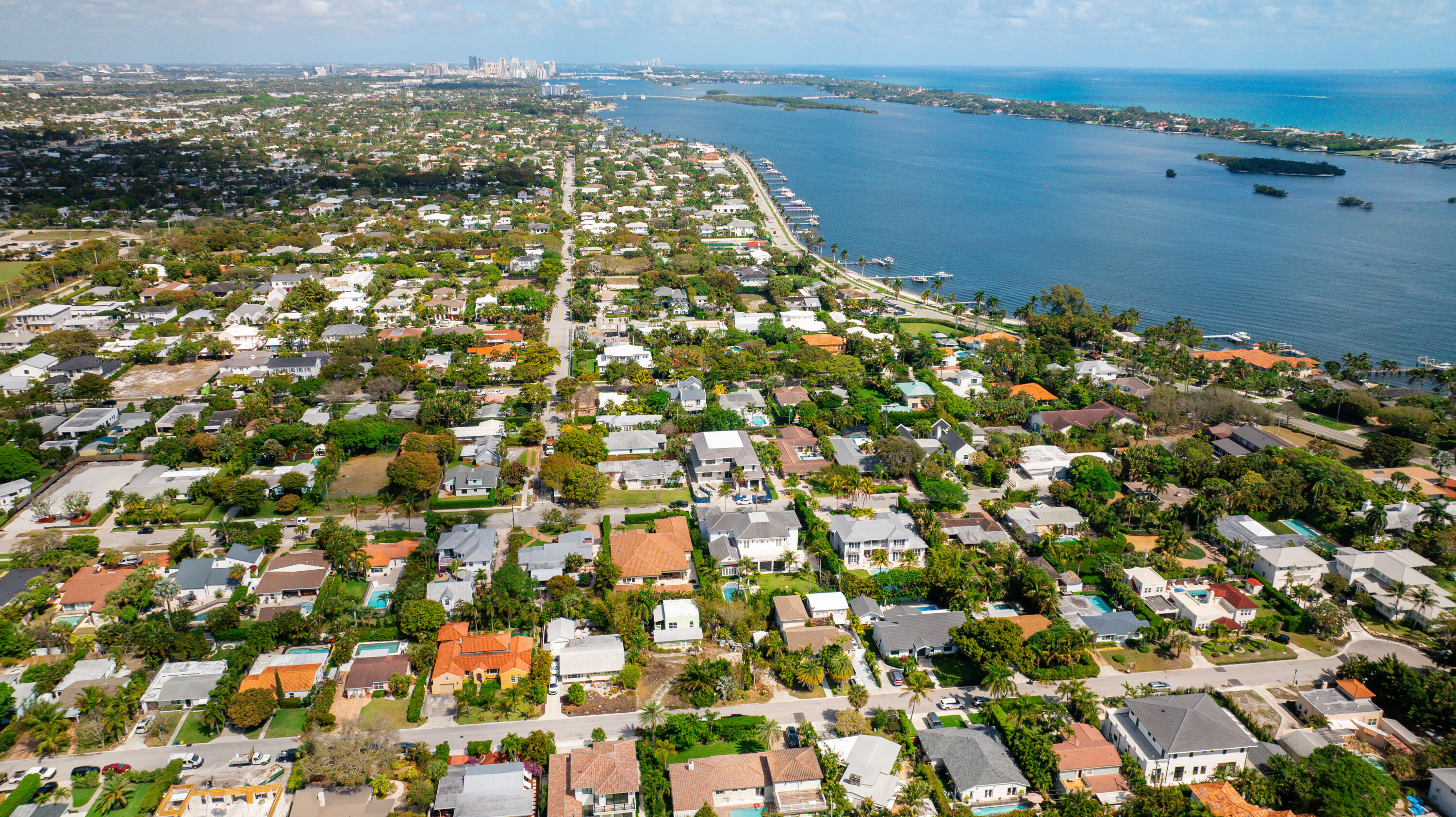 145 Alhambra West Palm Beach, FL 33405