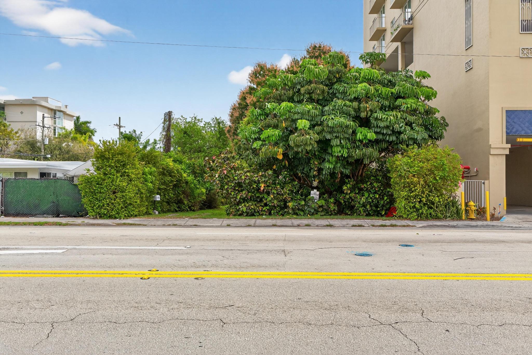 975 SW 37th Miami, FL 33135