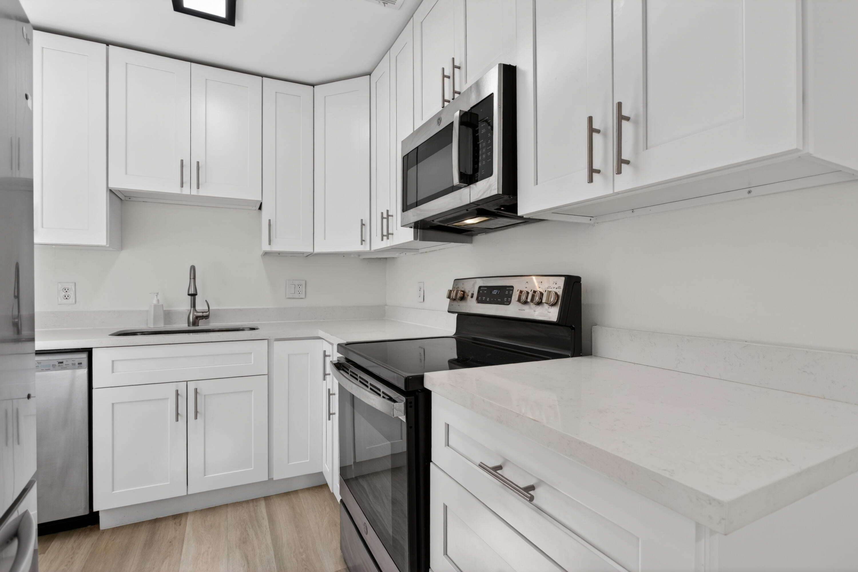 3930 Crystal Lk #209