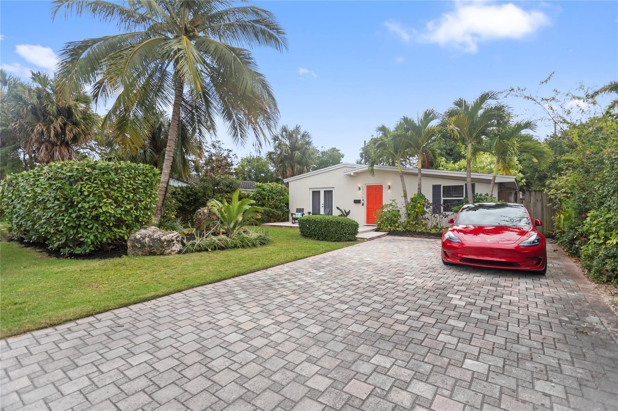 1736 NE 18th St Fort Lauderdale, FL 33305