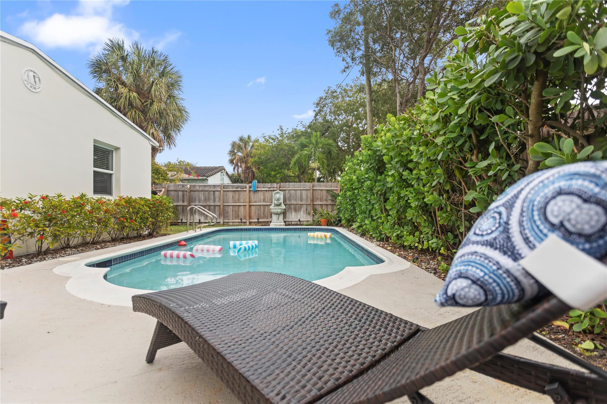 1736 NE 18th St Fort Lauderdale, FL 33305