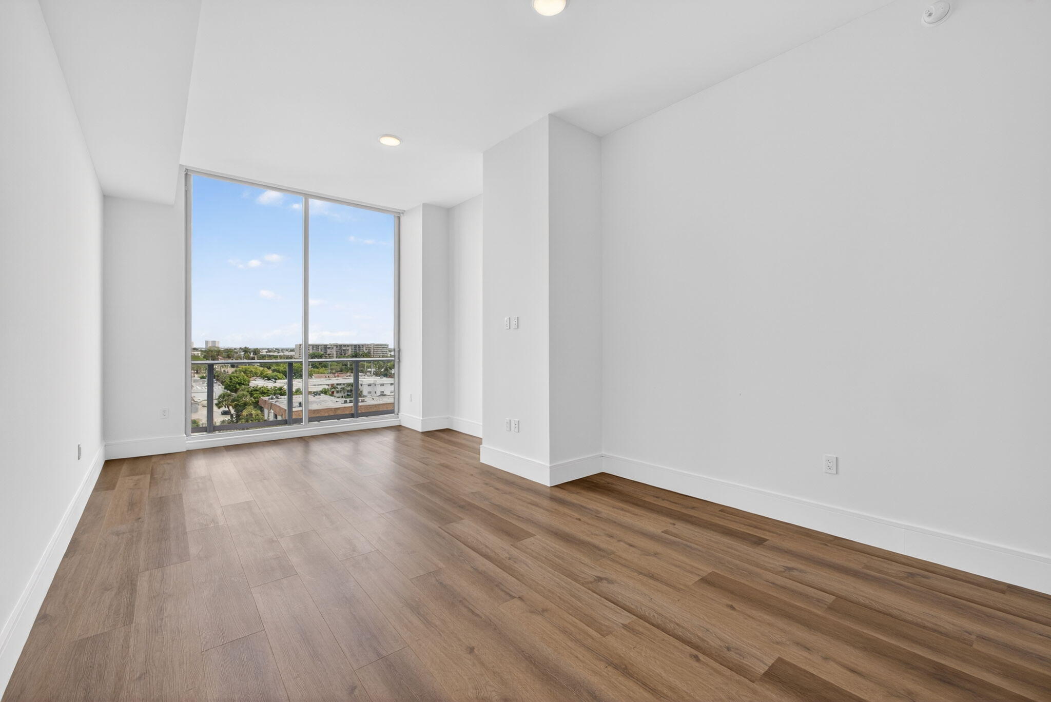 220 Lake Shr #617 Lake Park, FL 33403