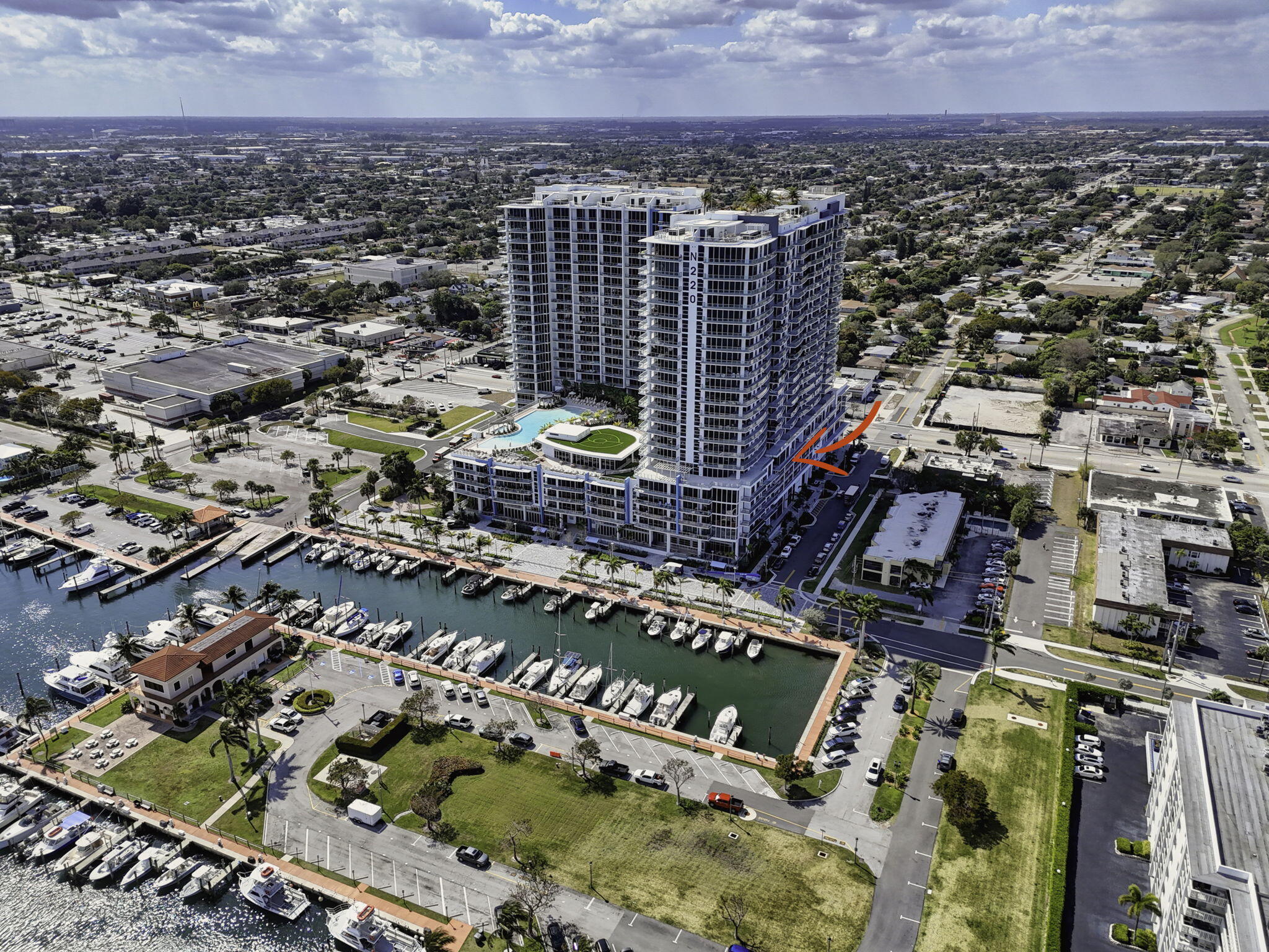 220 Lake Shr #617 Lake Park, FL 33403