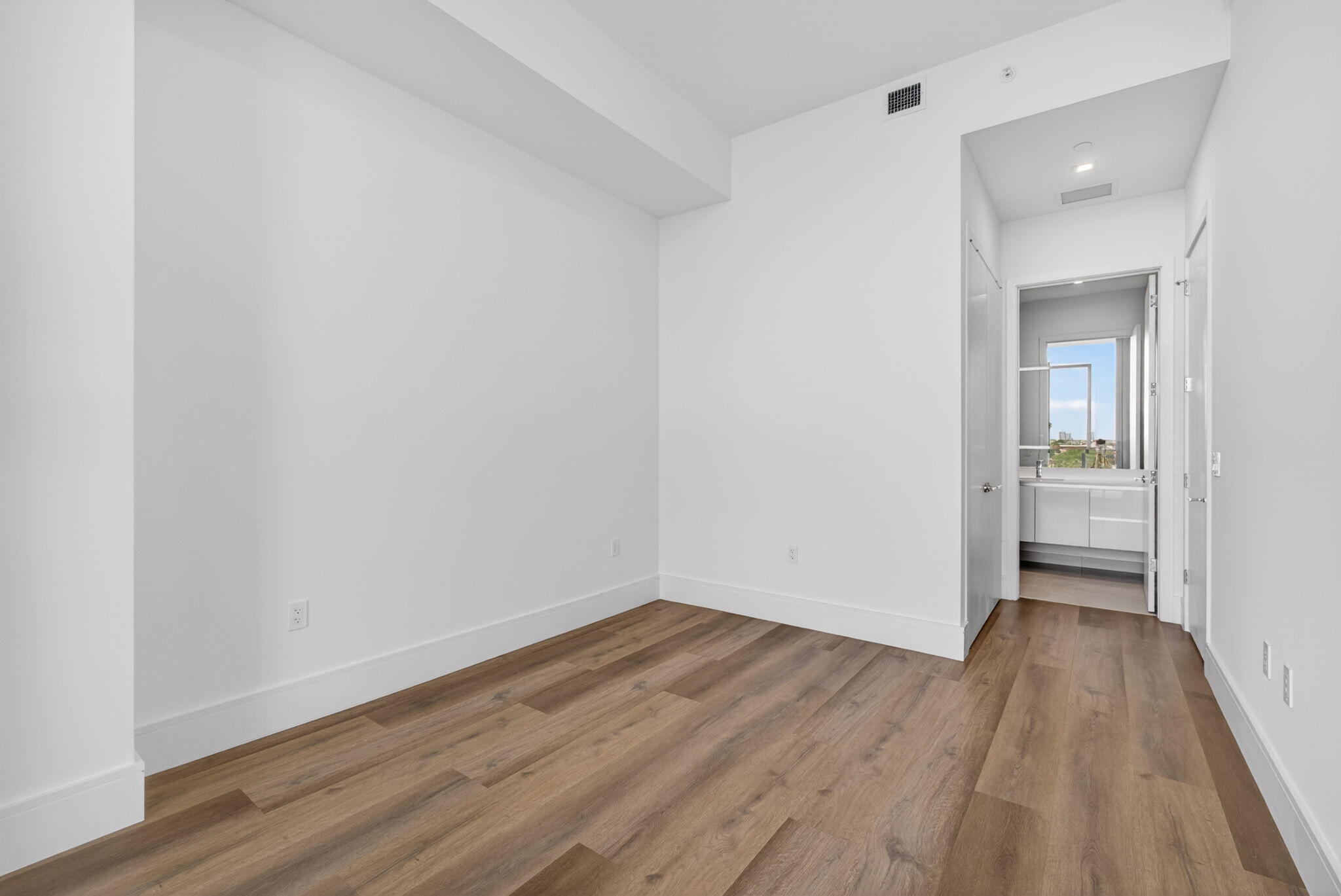 220 Lake Shr #617 Lake Park, FL 33403