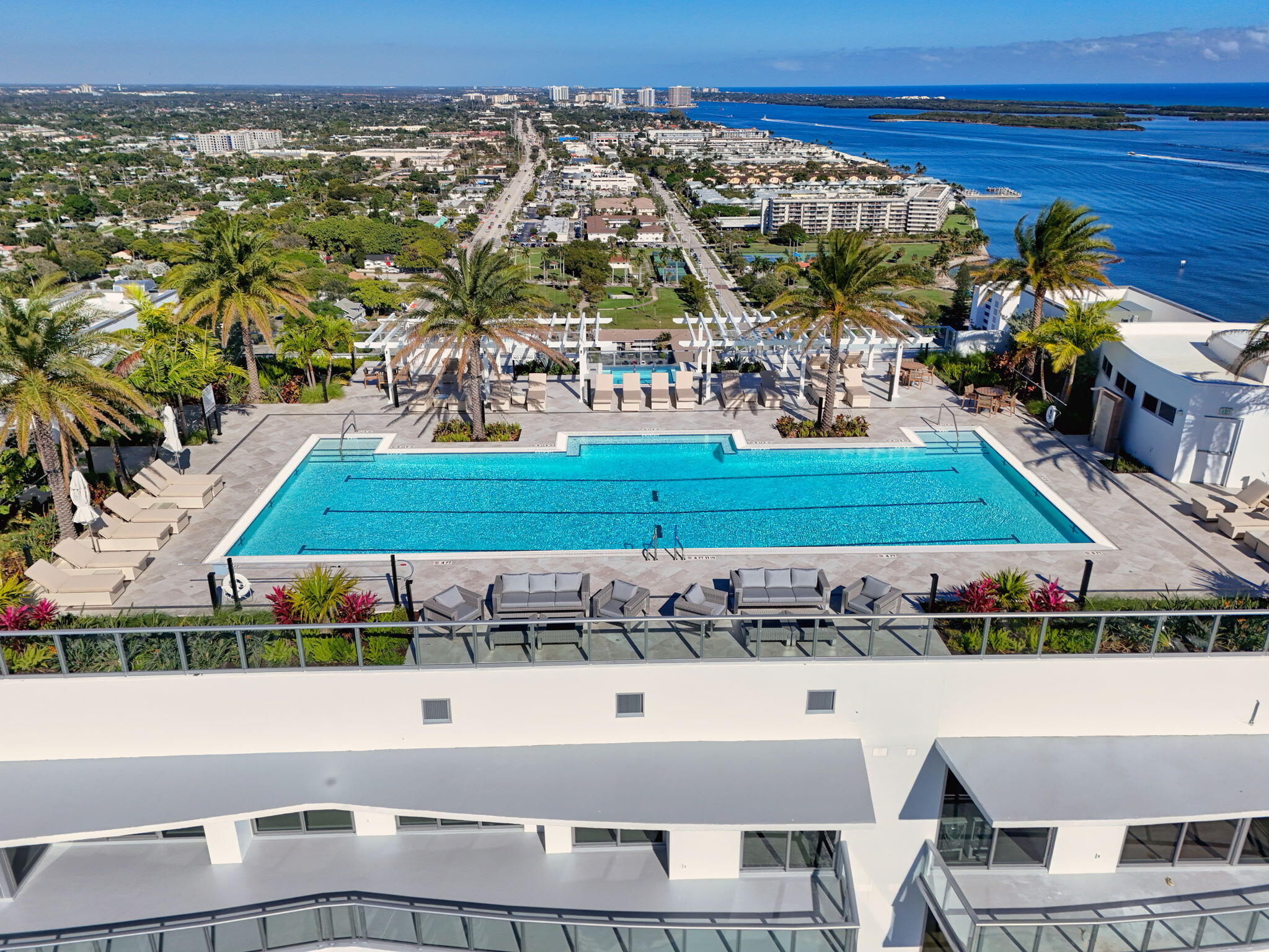 220 Lake Shr #617 Lake Park, FL 33403