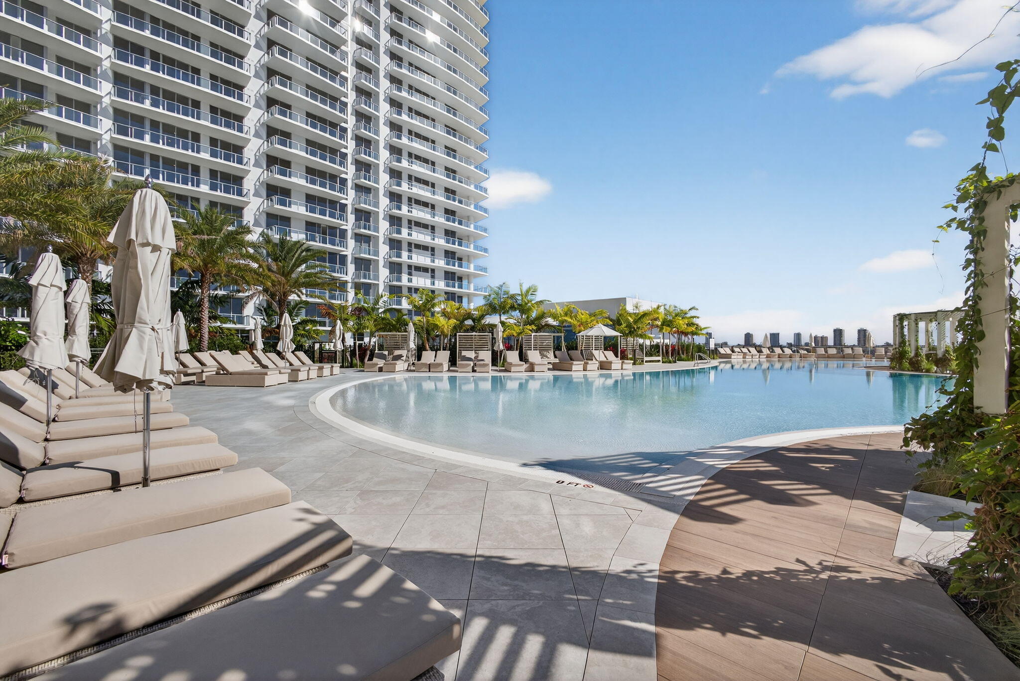 220 Lake Shr #617 Lake Park, FL 33403