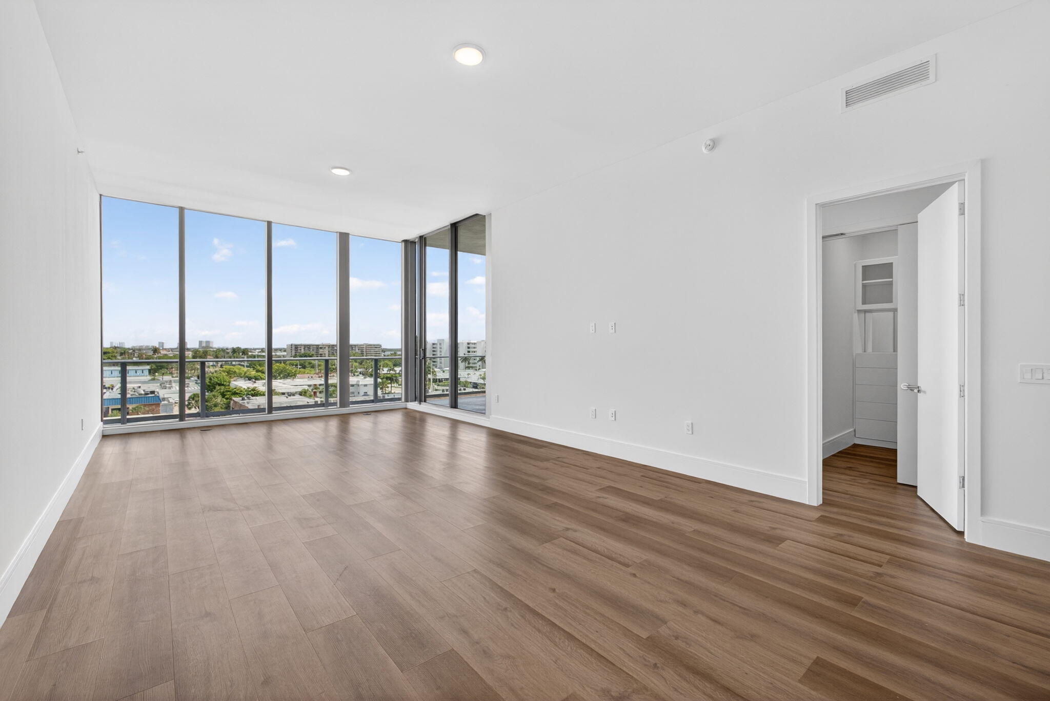 220 Lake Shr #617 Lake Park, FL 33403