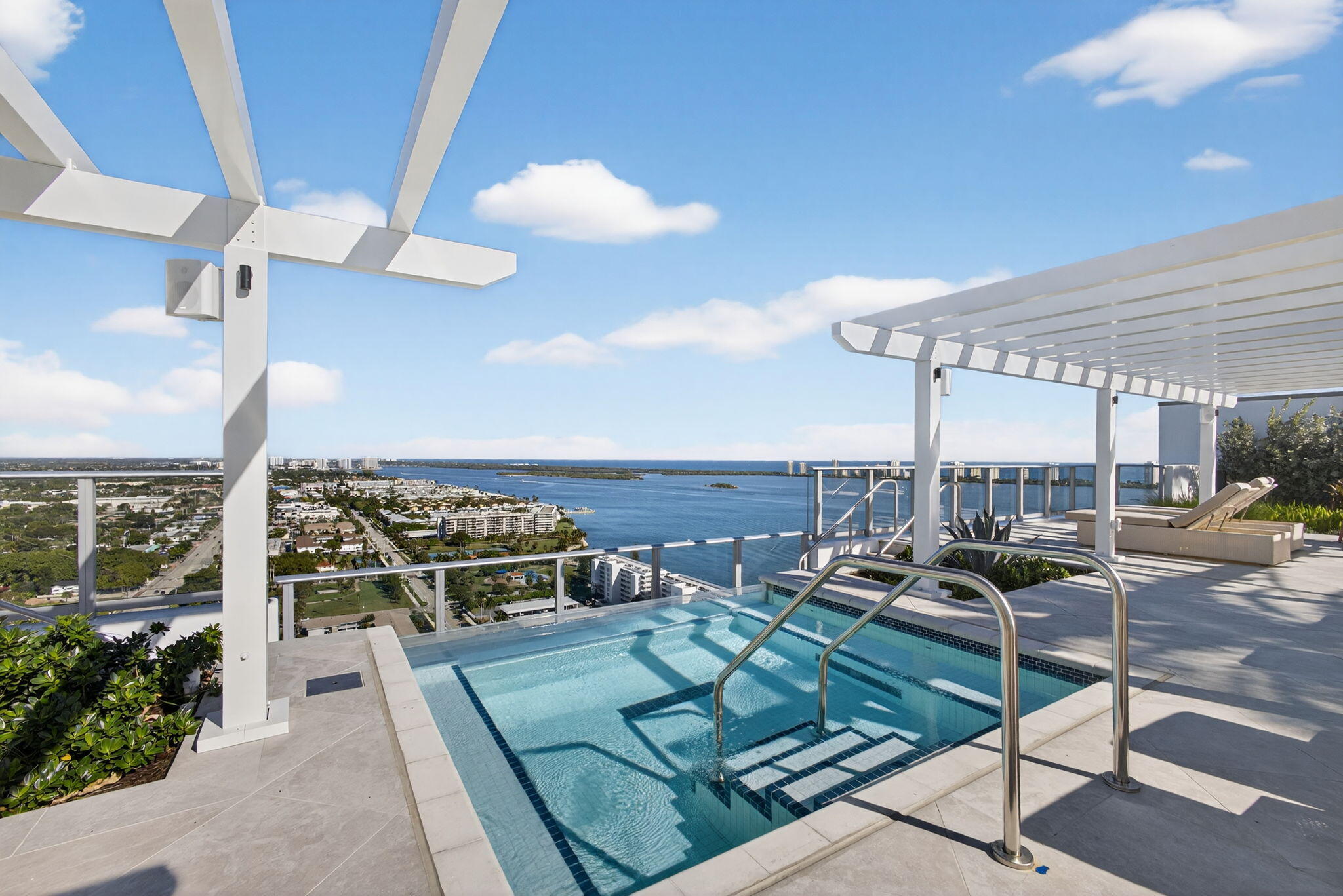 220 Lake Shr #617 Lake Park, FL 33403