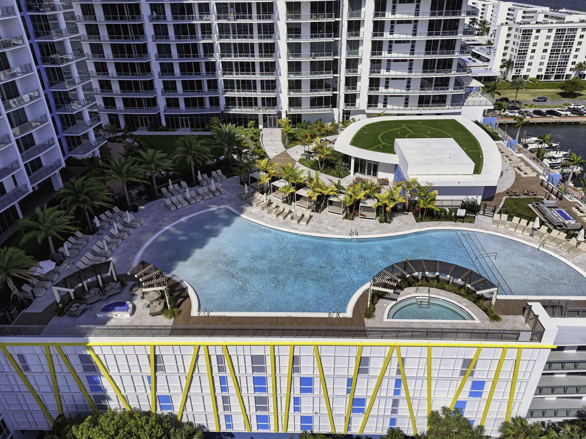 220 Lake Shr #617 Lake Park, FL 33403