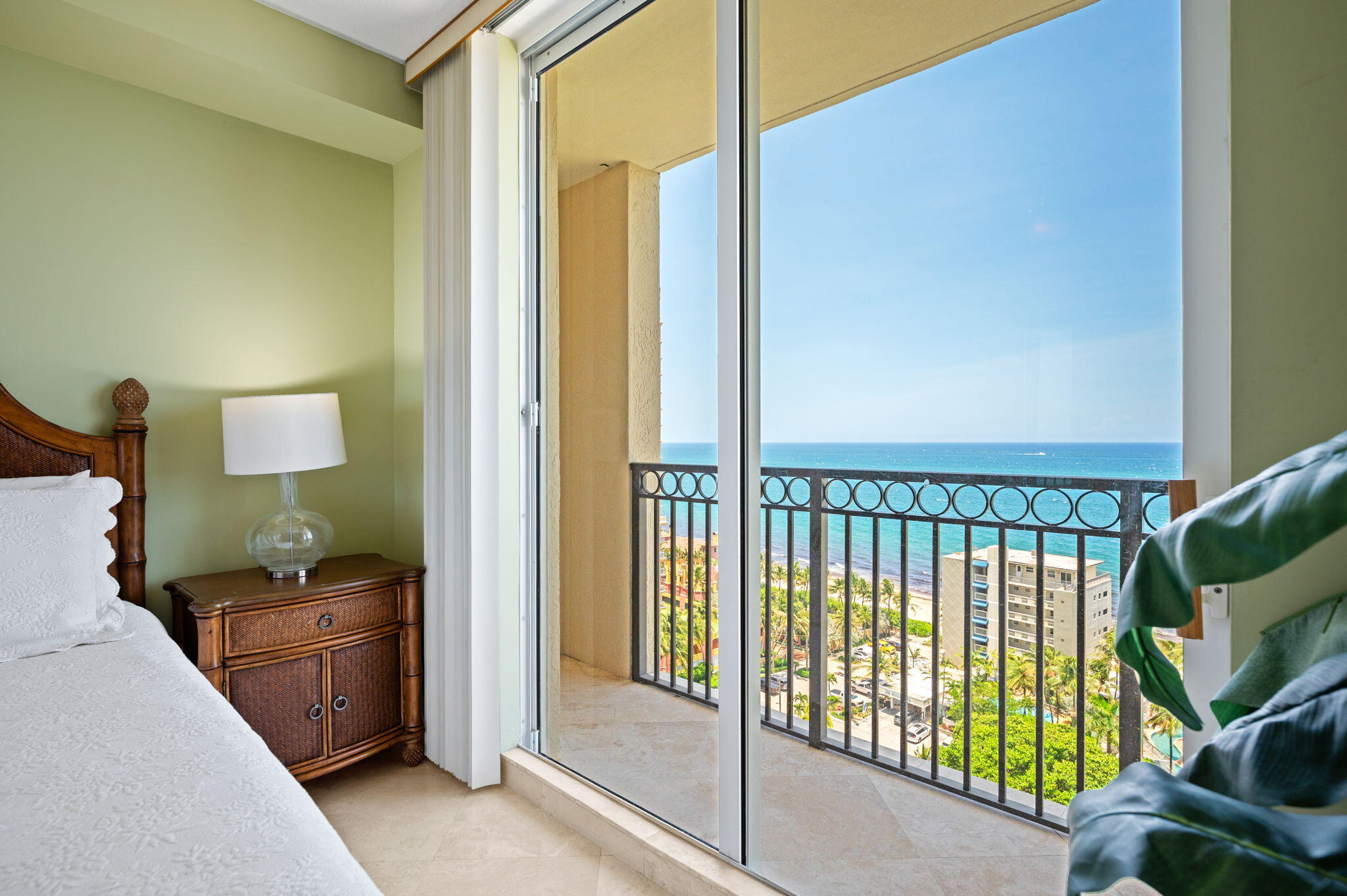 2011 N Ocean #1606 Fort Lauderdale, FL 33305