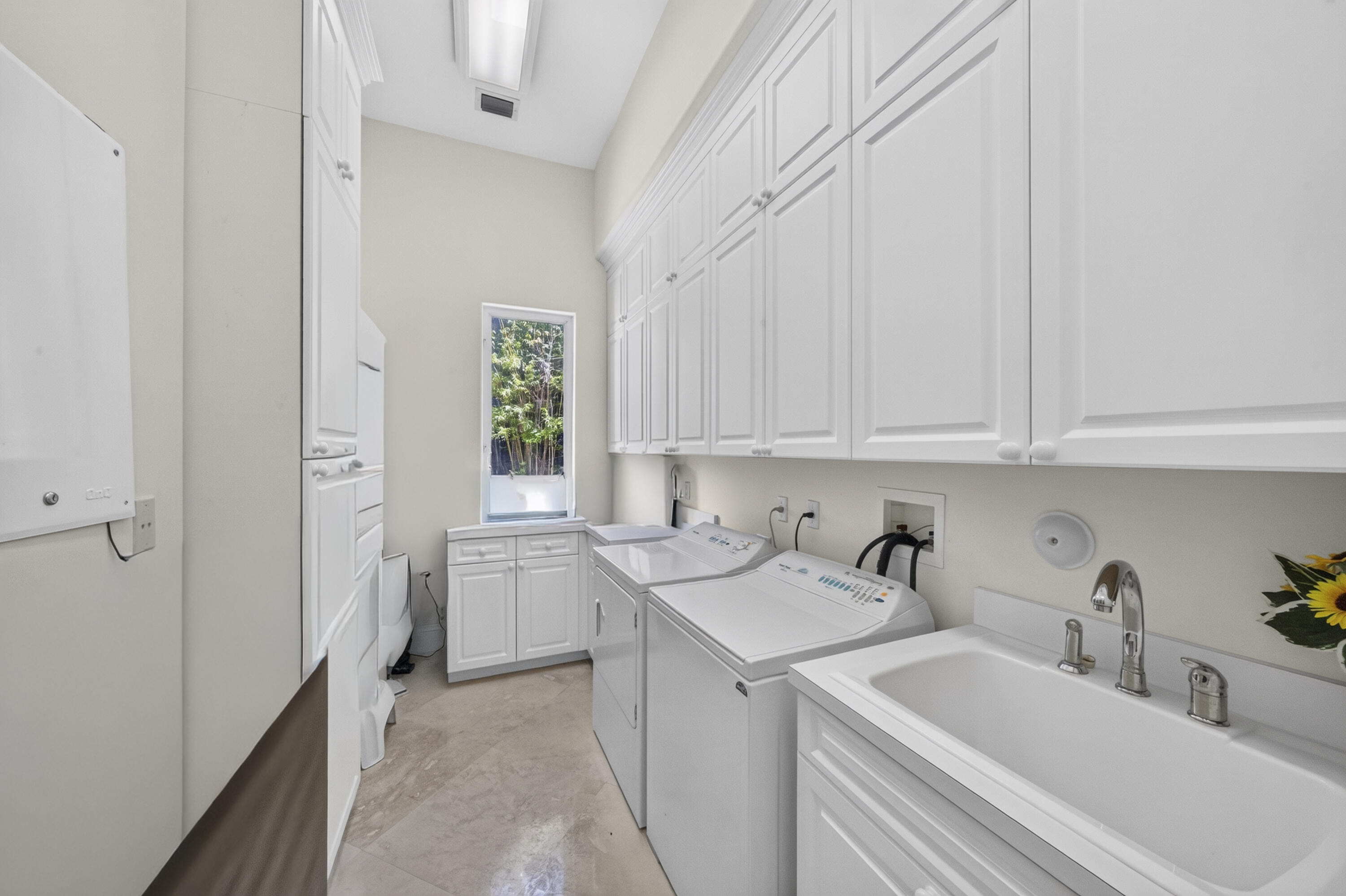 704 Isle Of Palms Fort Lauderdale, FL 33301