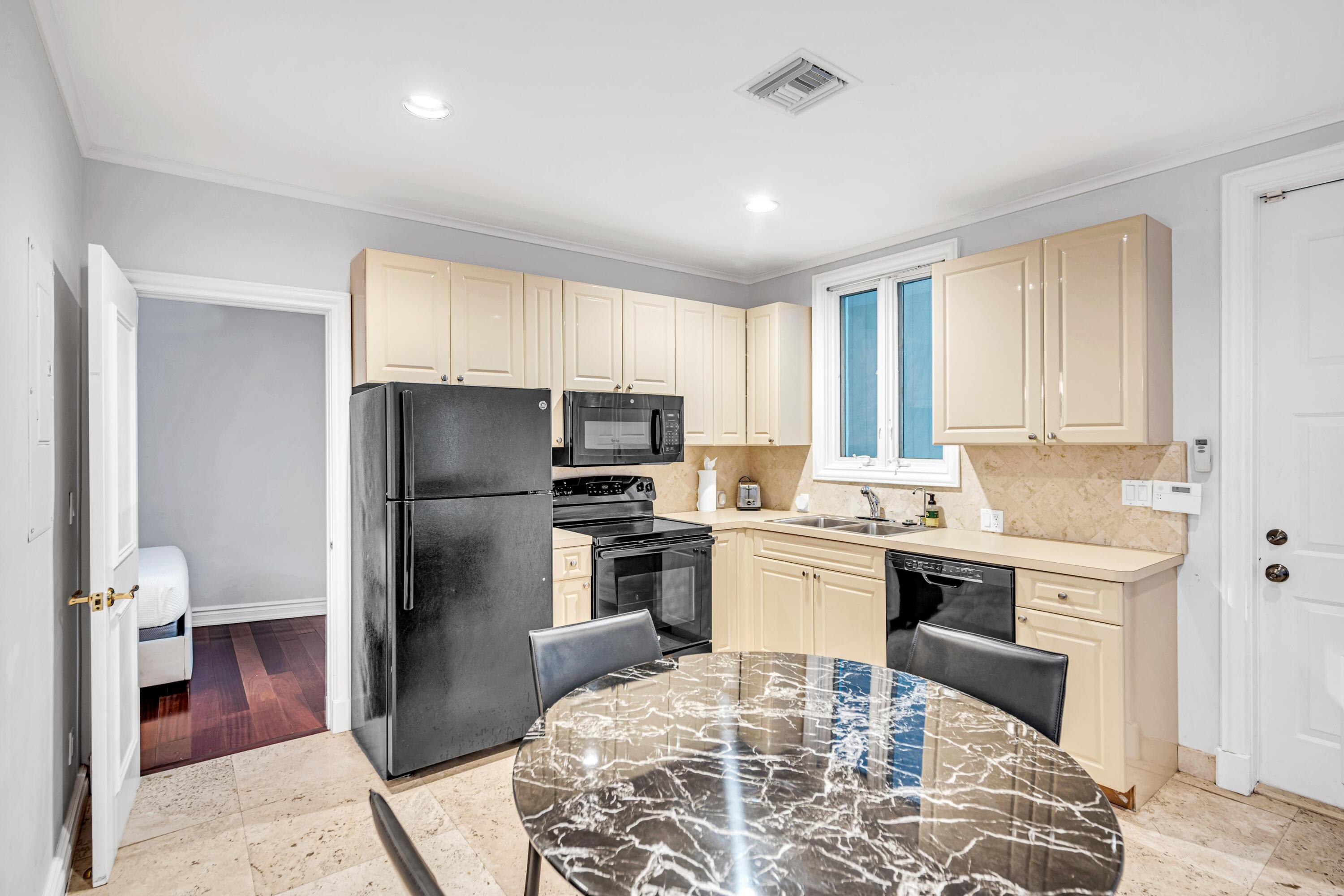 709 Idlewyld Fort Lauderdale, FL 33301