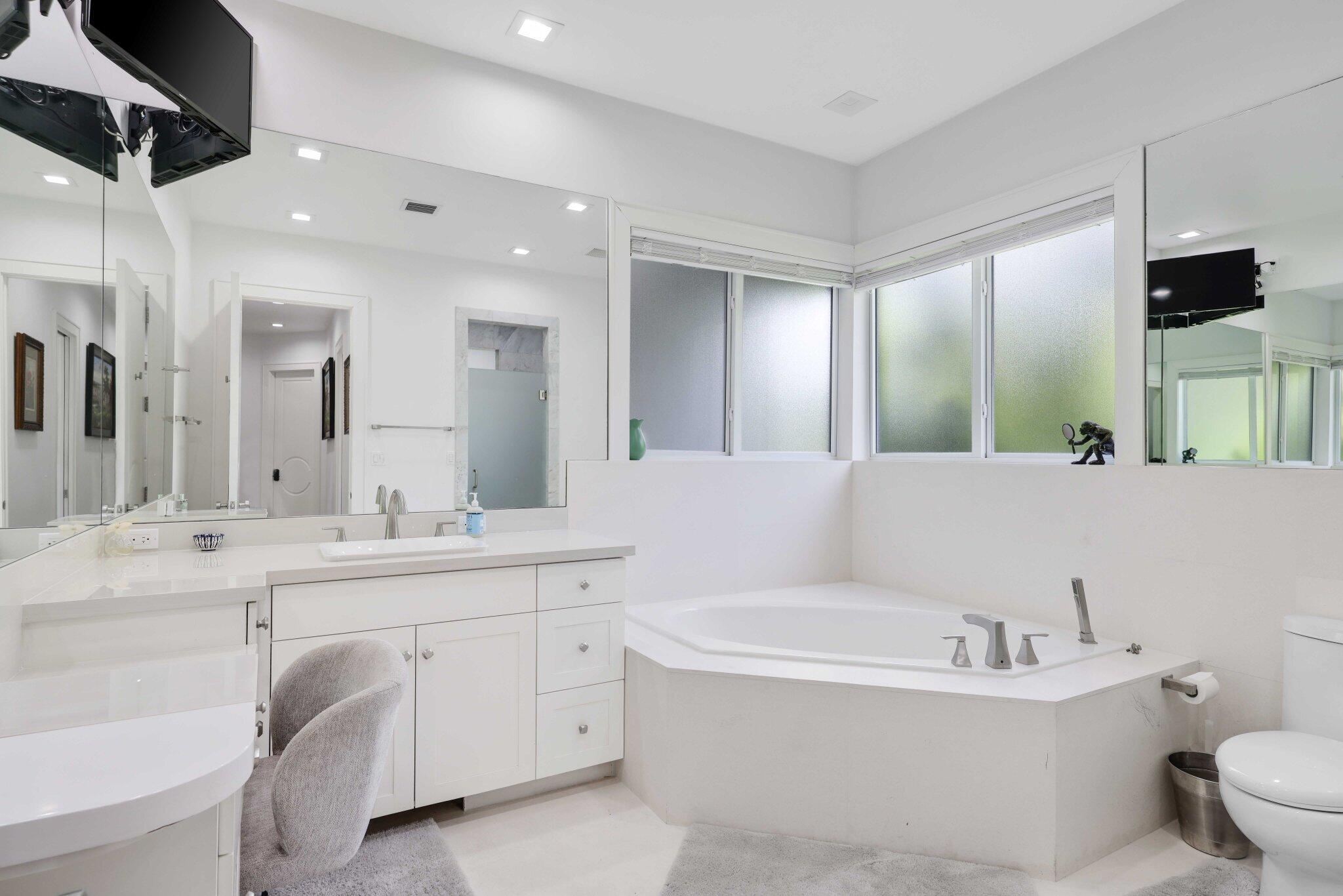 12 Sylvan Fort Lauderdale, FL 33316