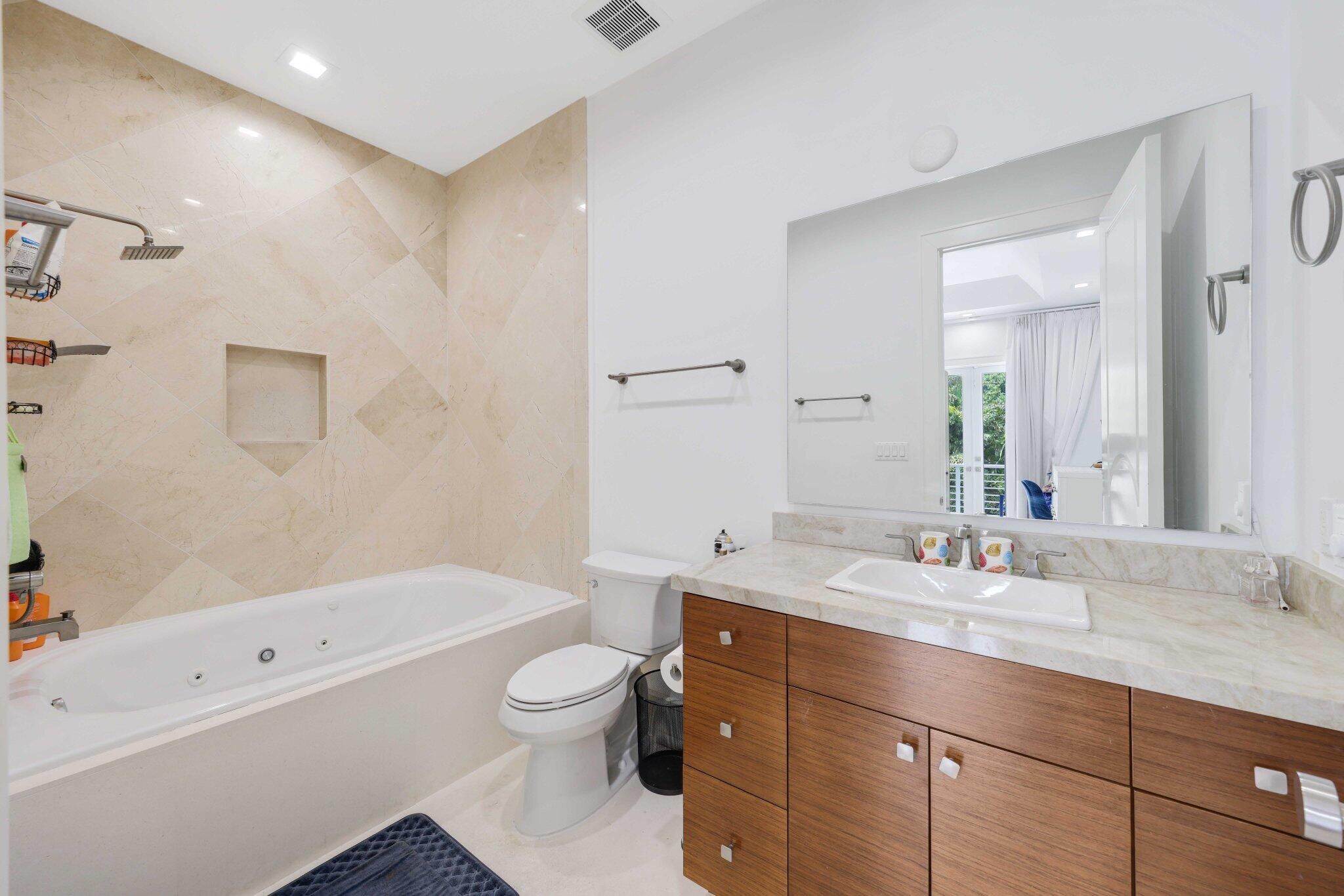 12 Sylvan Fort Lauderdale, FL 33316