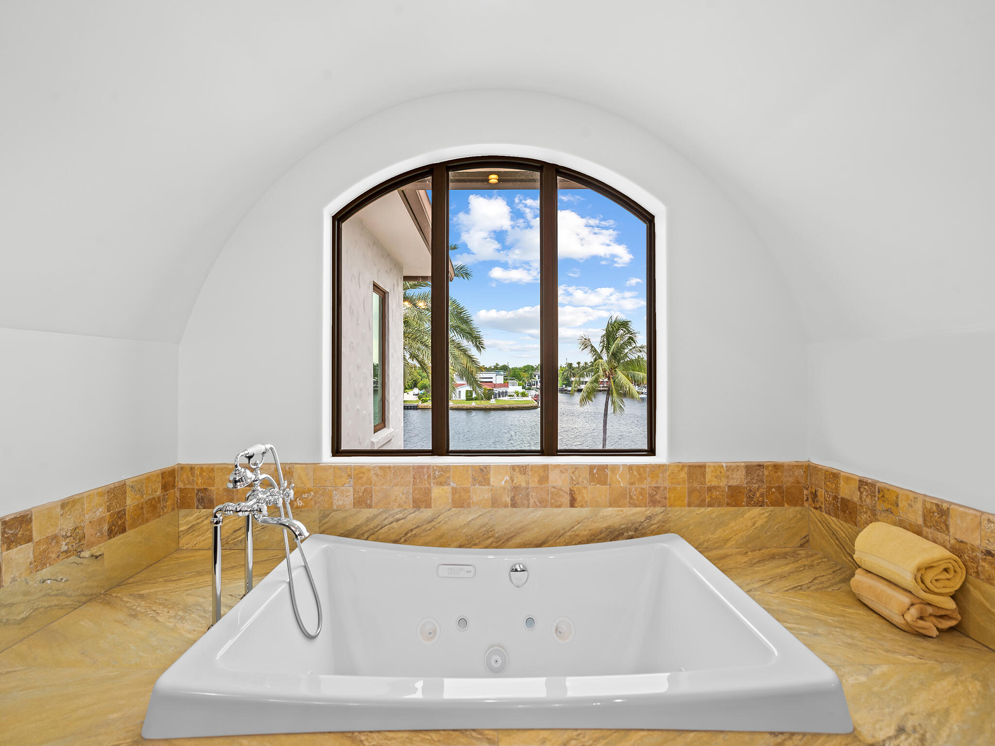 2101 Middle Riv Fort Lauderdale, FL 33305