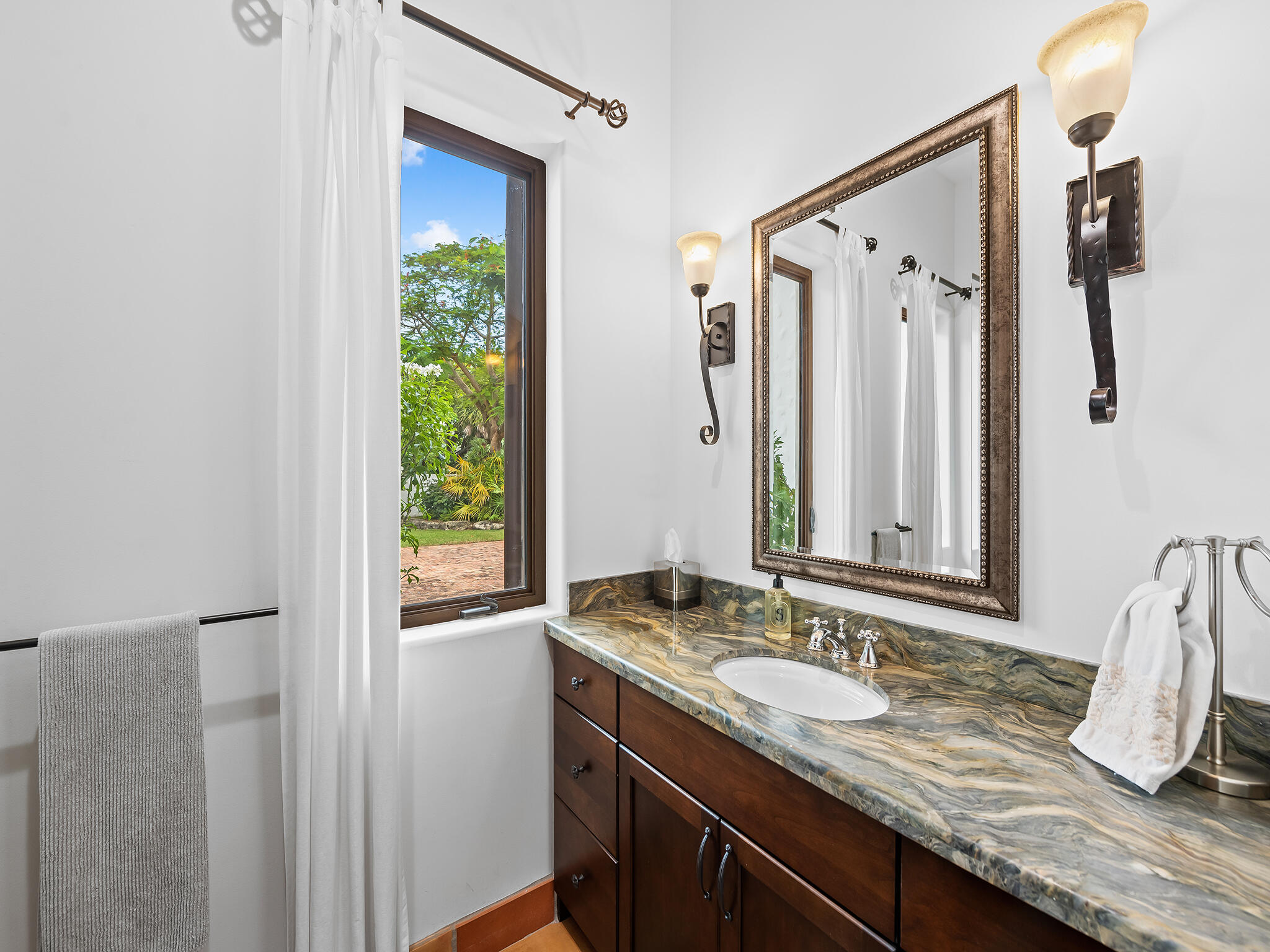 2101 Middle Riv Fort Lauderdale, FL 33305