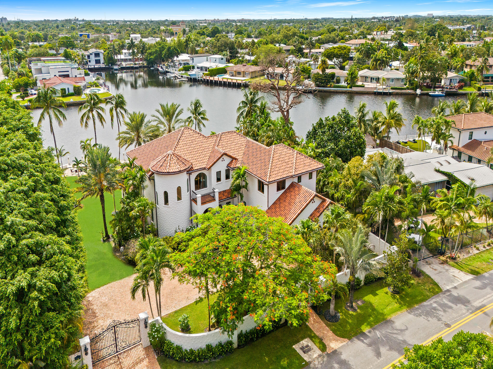 2101 Middle Riv Fort Lauderdale, FL 33305