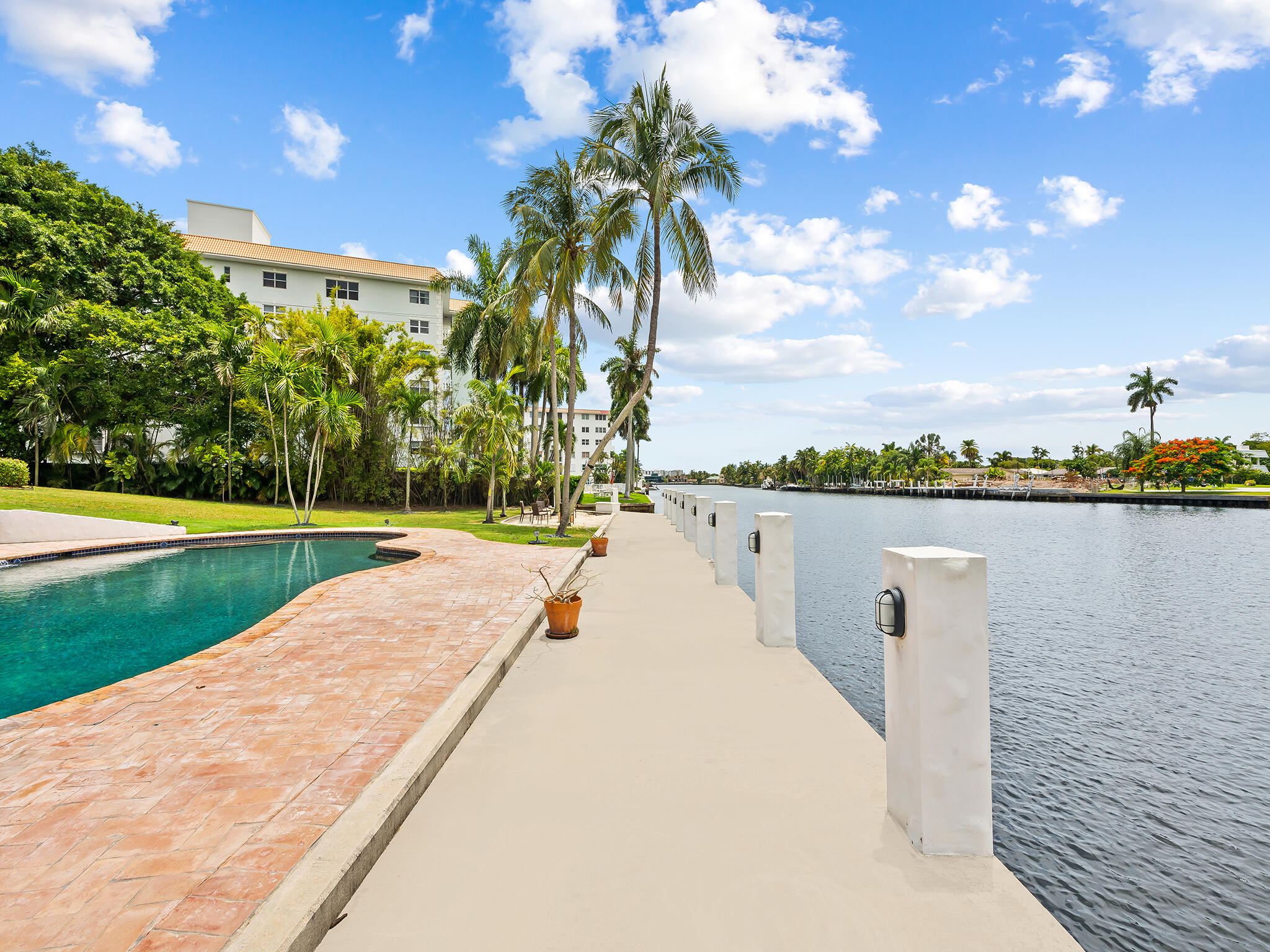 2101 Middle Riv Fort Lauderdale, FL 33305