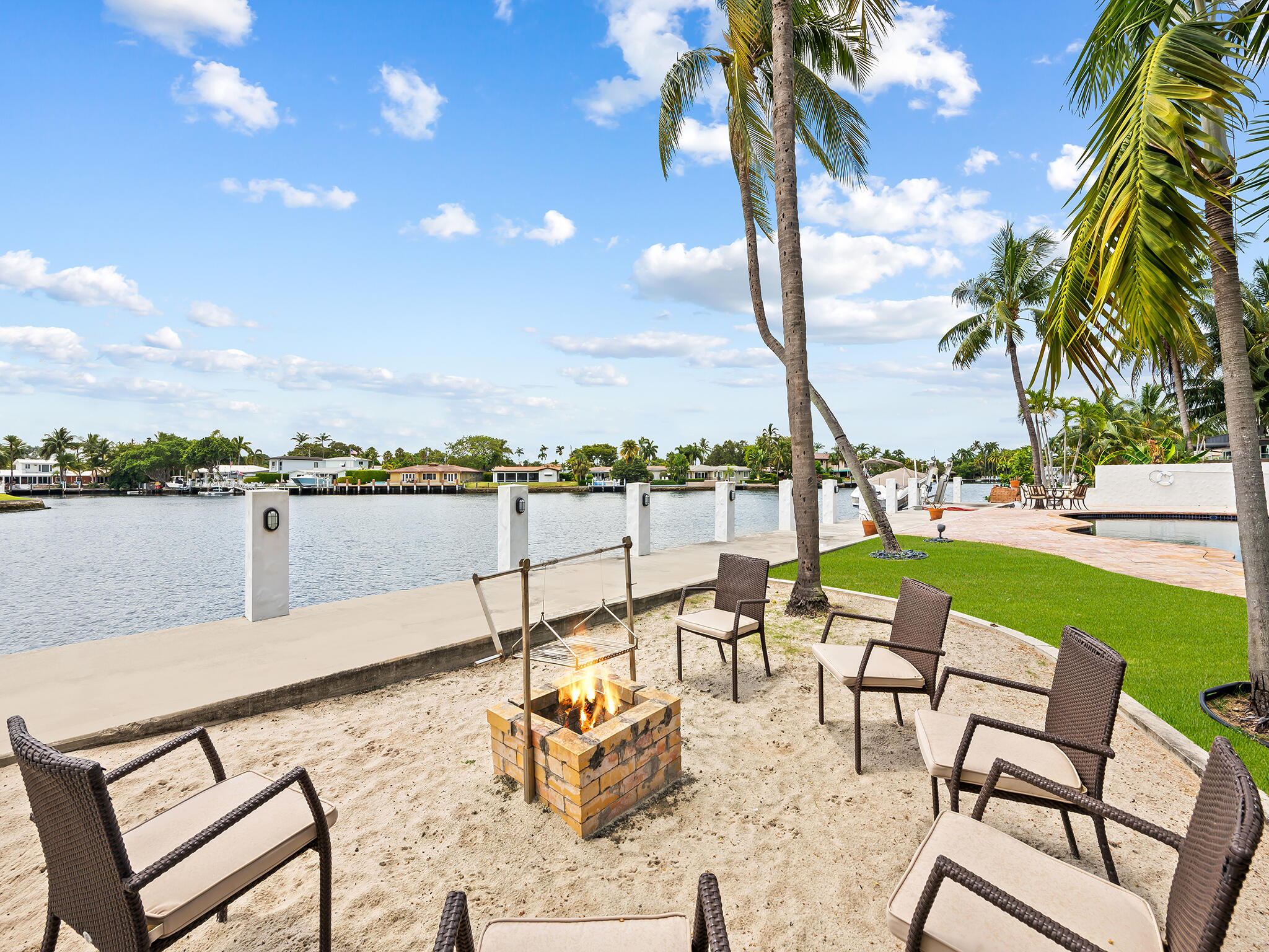 2101 Middle Riv Fort Lauderdale, FL 33305