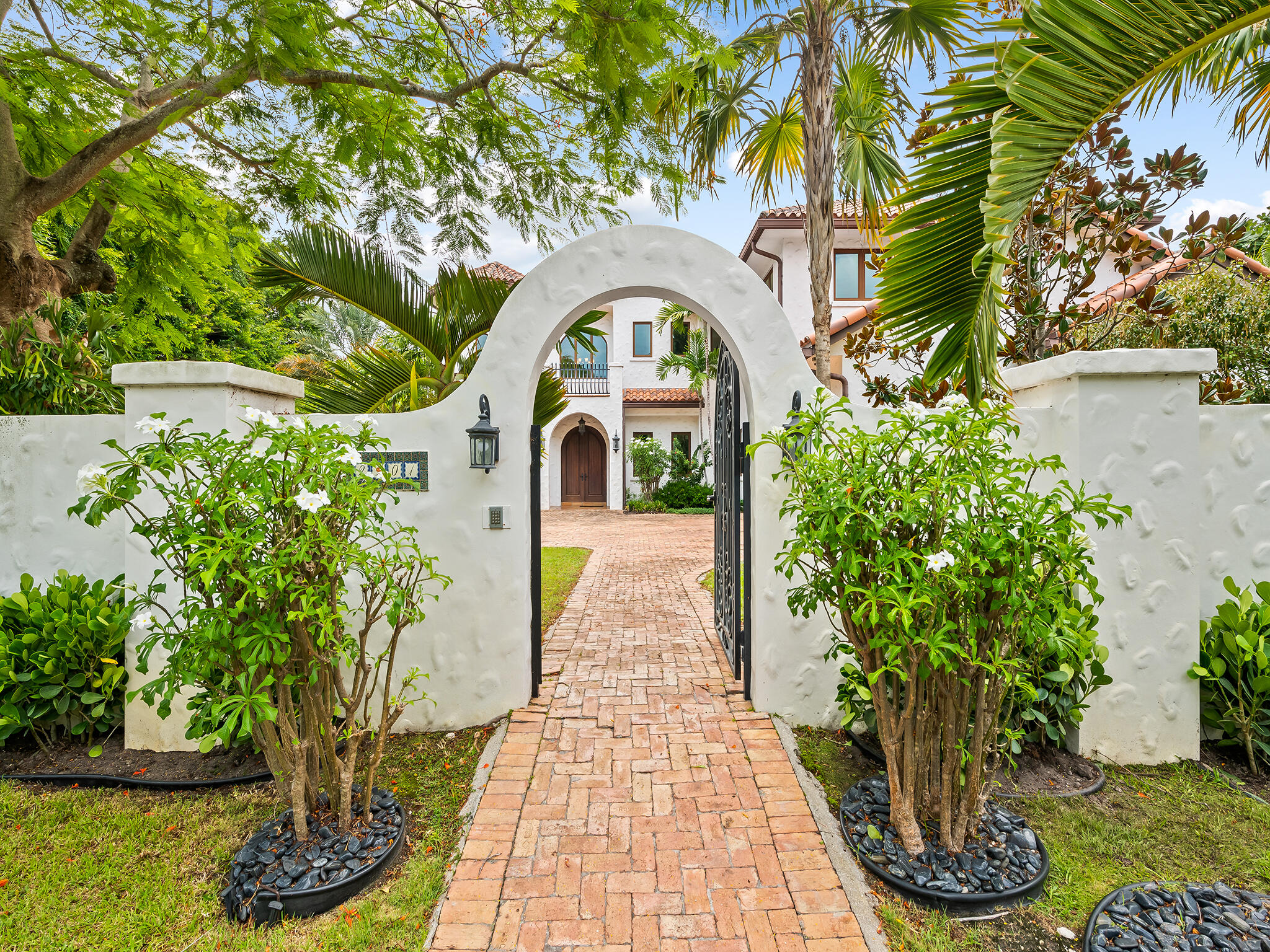 2101 Middle Riv Fort Lauderdale, FL 33305
