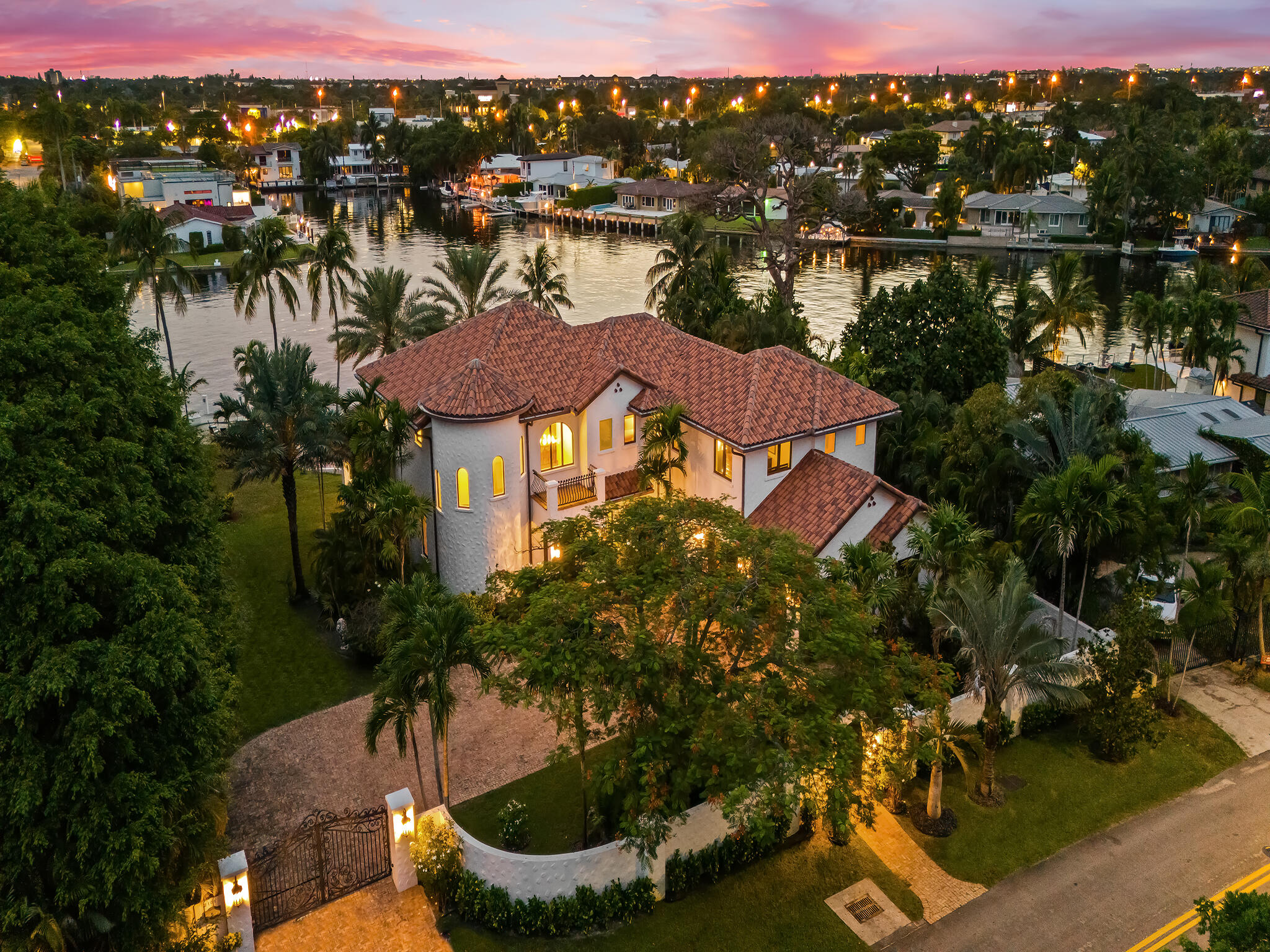 2101 Middle Riv Fort Lauderdale, FL 33305