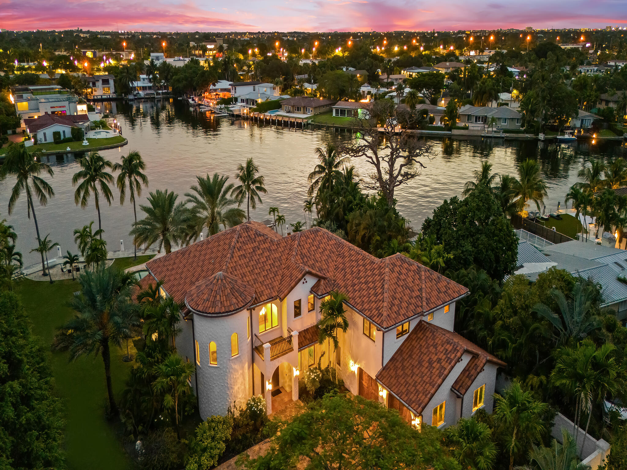 2101 Middle Riv Fort Lauderdale, FL 33305