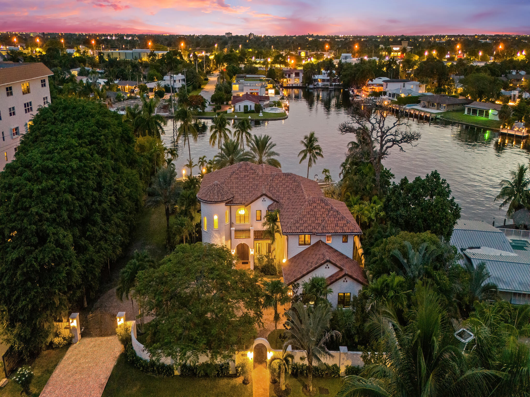 2101 Middle Riv Fort Lauderdale, FL 33305