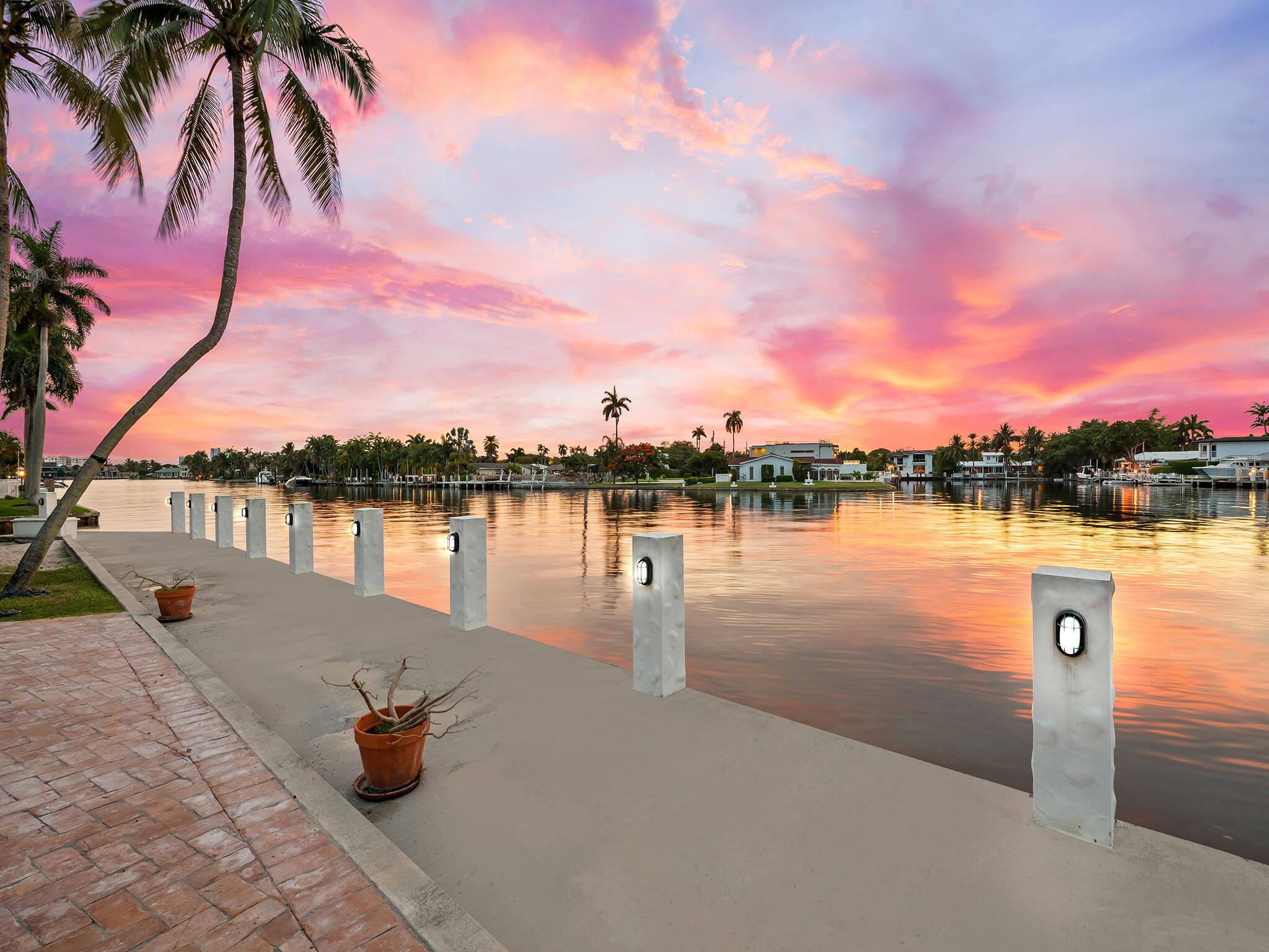 2101 Middle Riv Fort Lauderdale, FL 33305