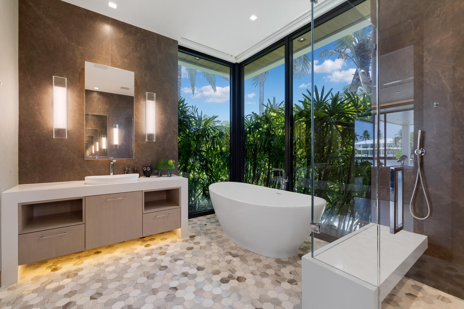 200 Fiesta Fort Lauderdale, FL 33301