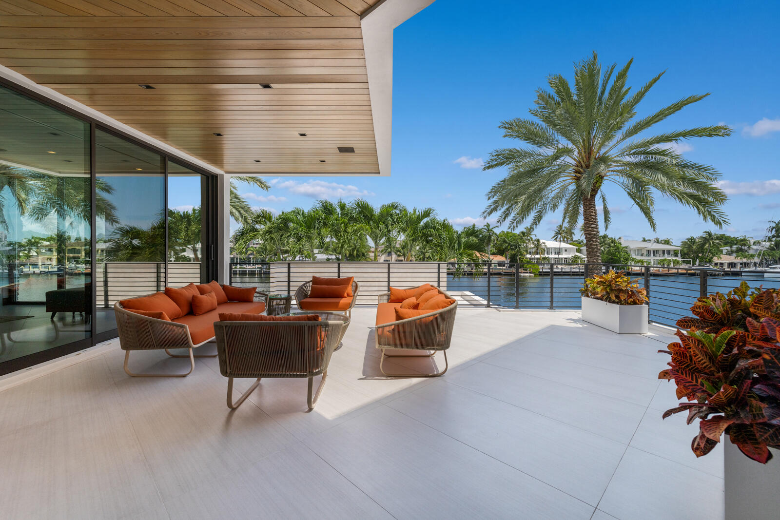 200 Fiesta Fort Lauderdale, FL 33301